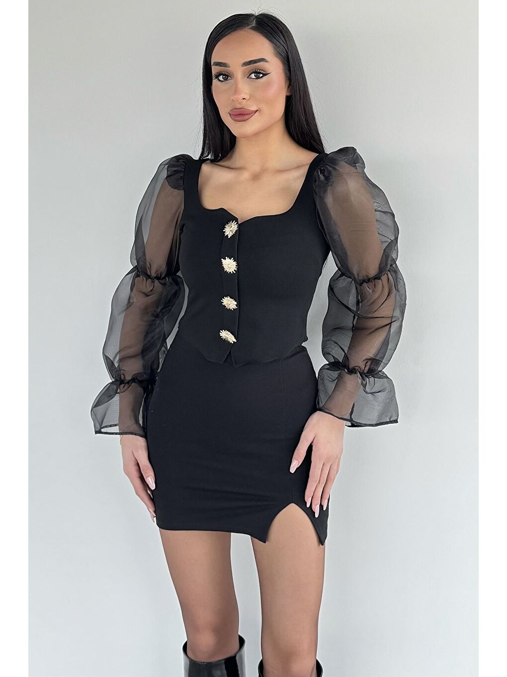 Siyah Kadın Kollar Tüllü Gold Toka Detaylı Kare Yaka Bluz-1