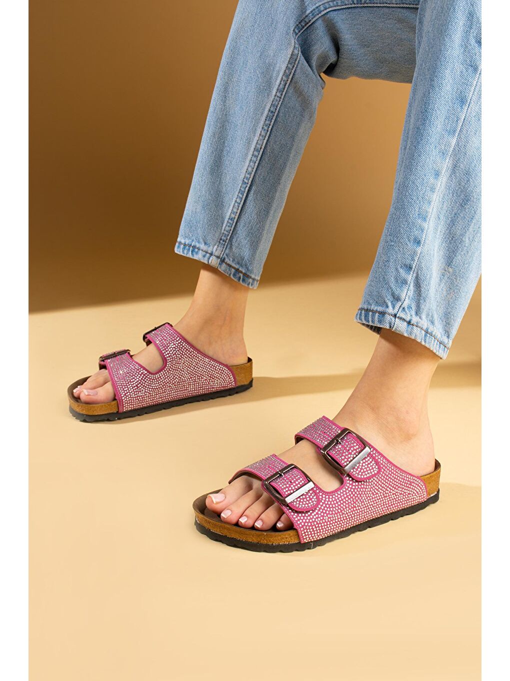 Fuşya Parlak Taşlı Ayarlabilir Çift Tokalı Rahat Taban Kadın Terlik 51-606-24