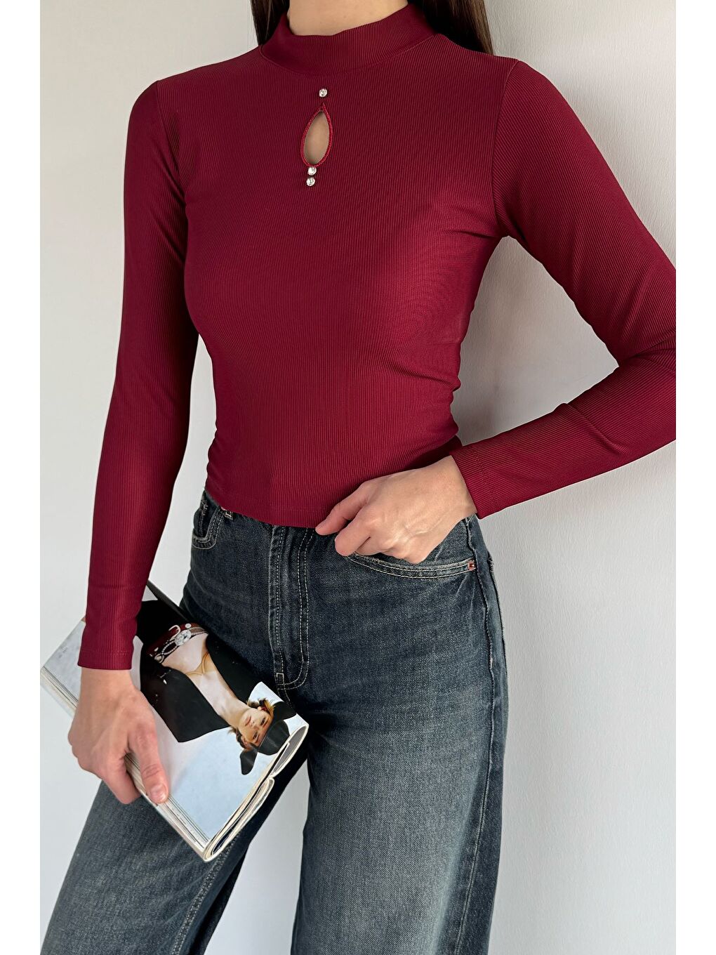 Bordo Kadın Ön Pencere Detaylı Kendinden Desenli Bluz