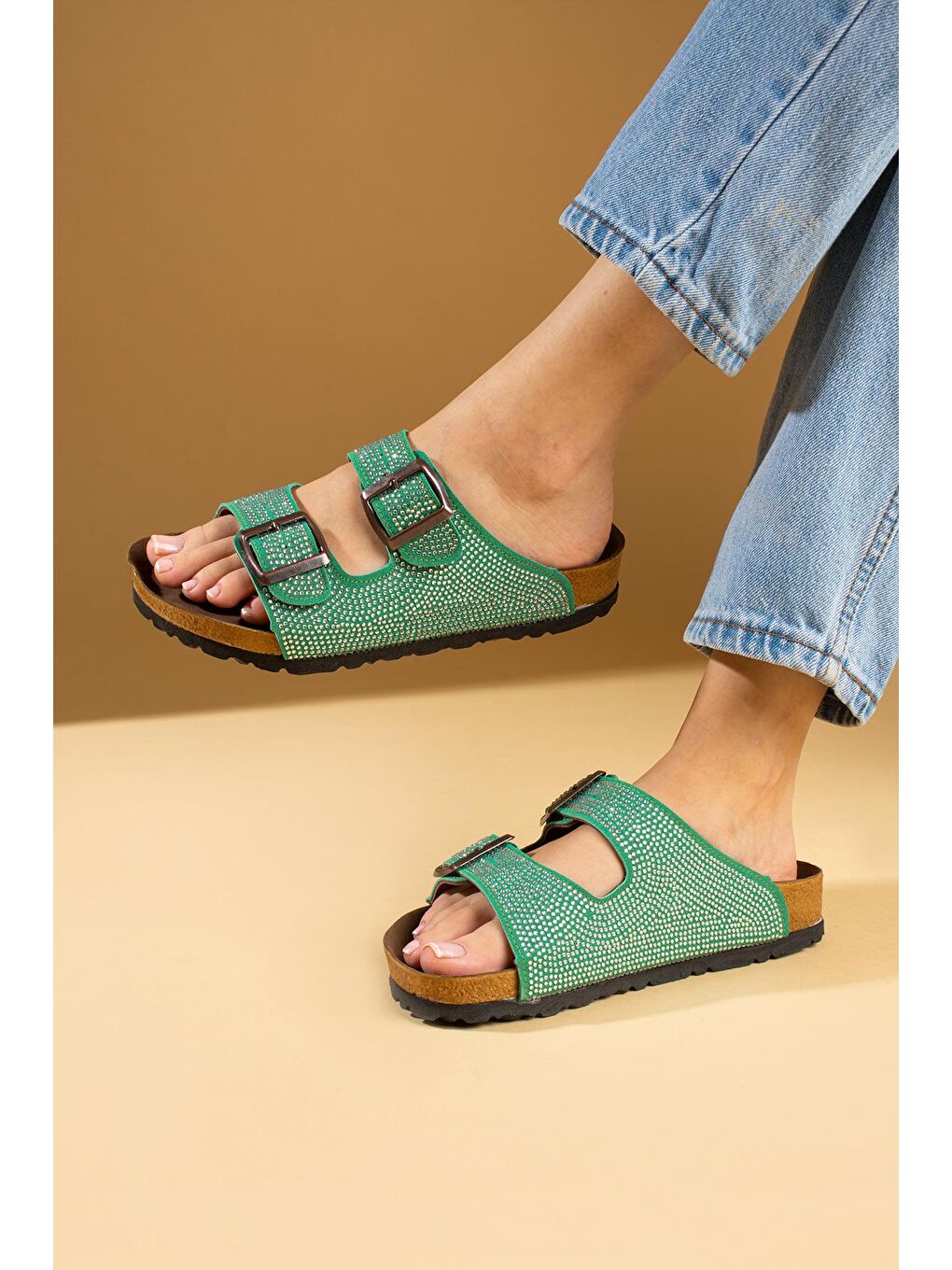 Yeşil Parlak Taşlı Ayarlabilir Çift Tokalı Rahat Taban Kadın Terlik 51-606-24-1