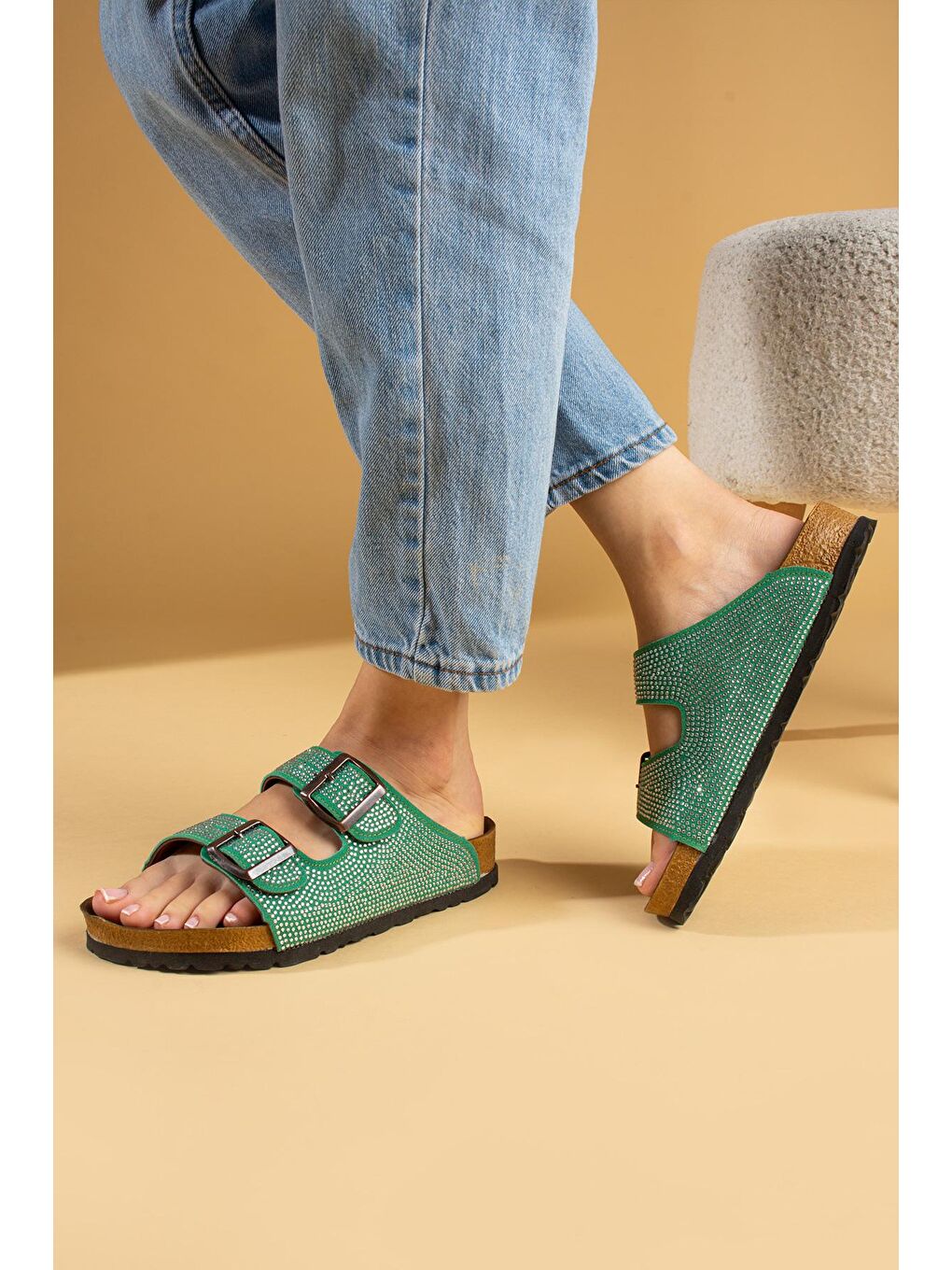 Yeşil Parlak Taşlı Ayarlabilir Çift Tokalı Rahat Taban Kadın Terlik 51-606-24-2