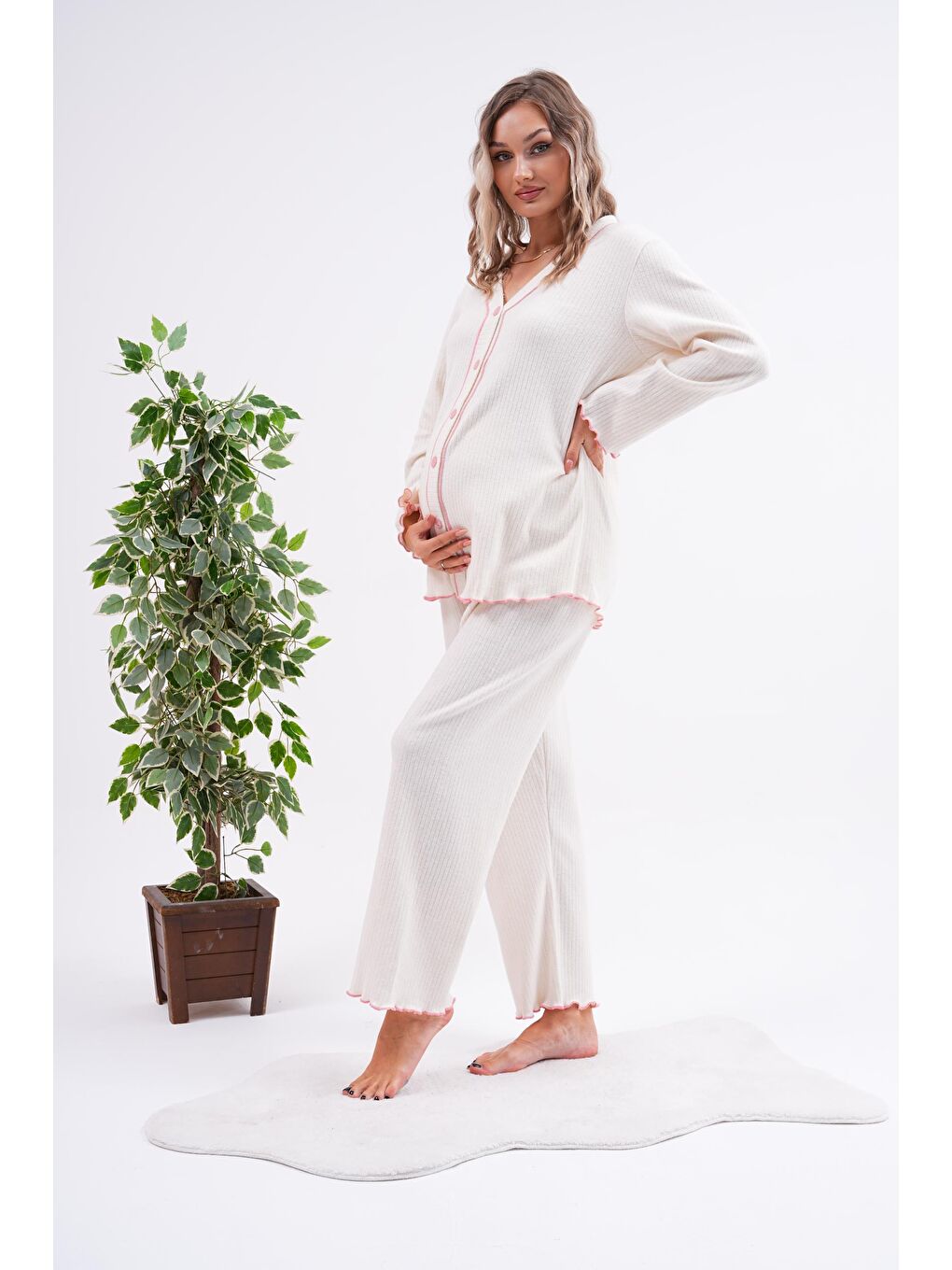 Beyaz Önden Düğmeli Ayarlanabilir Bel Kol ve Paça Fırfır Detaylı Hamile Pijama Takımı-1