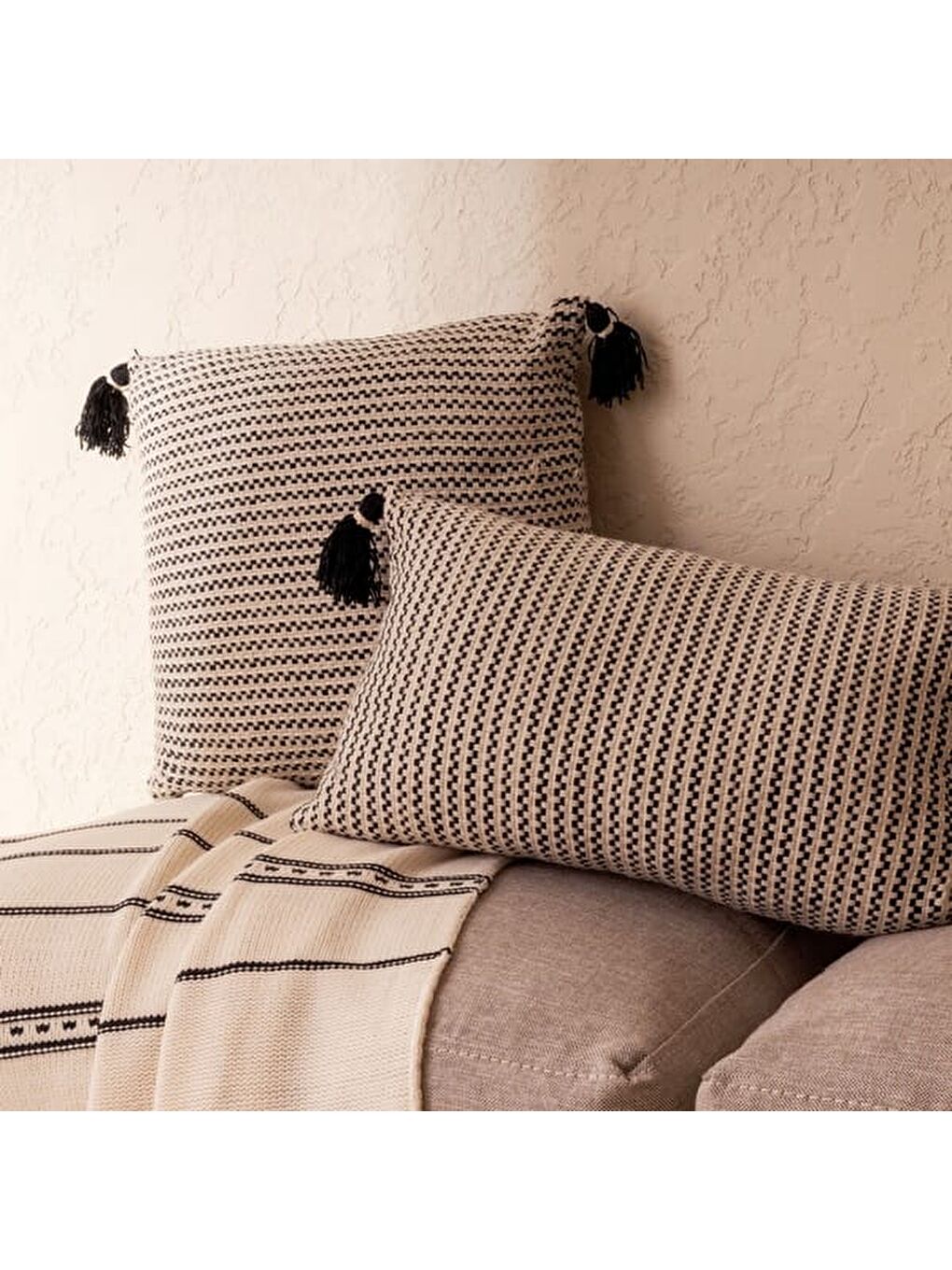 Soft Shiny Kırlent - Bej / Siyah - 30x50 cm-6