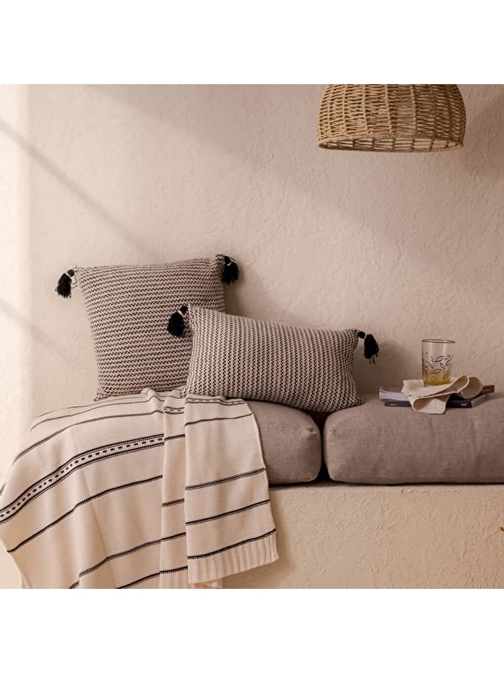 Soft Shiny Kırlent - Bej / Siyah - 30x50 cm-7