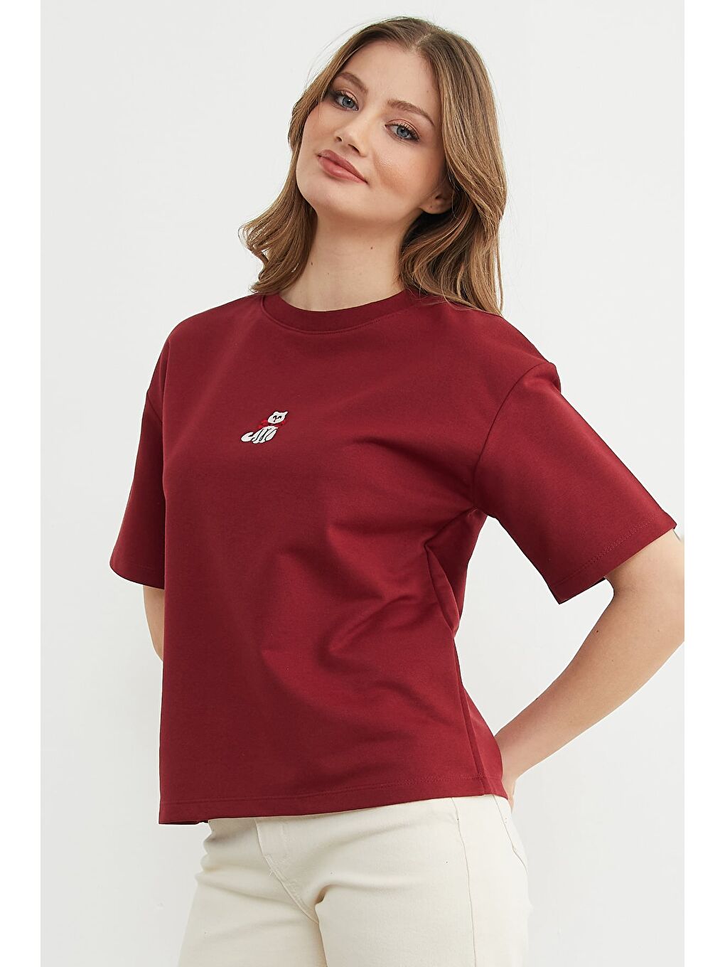 Bordo Kedi Nakışlı Bisiklet Yaka Salaş Tişört