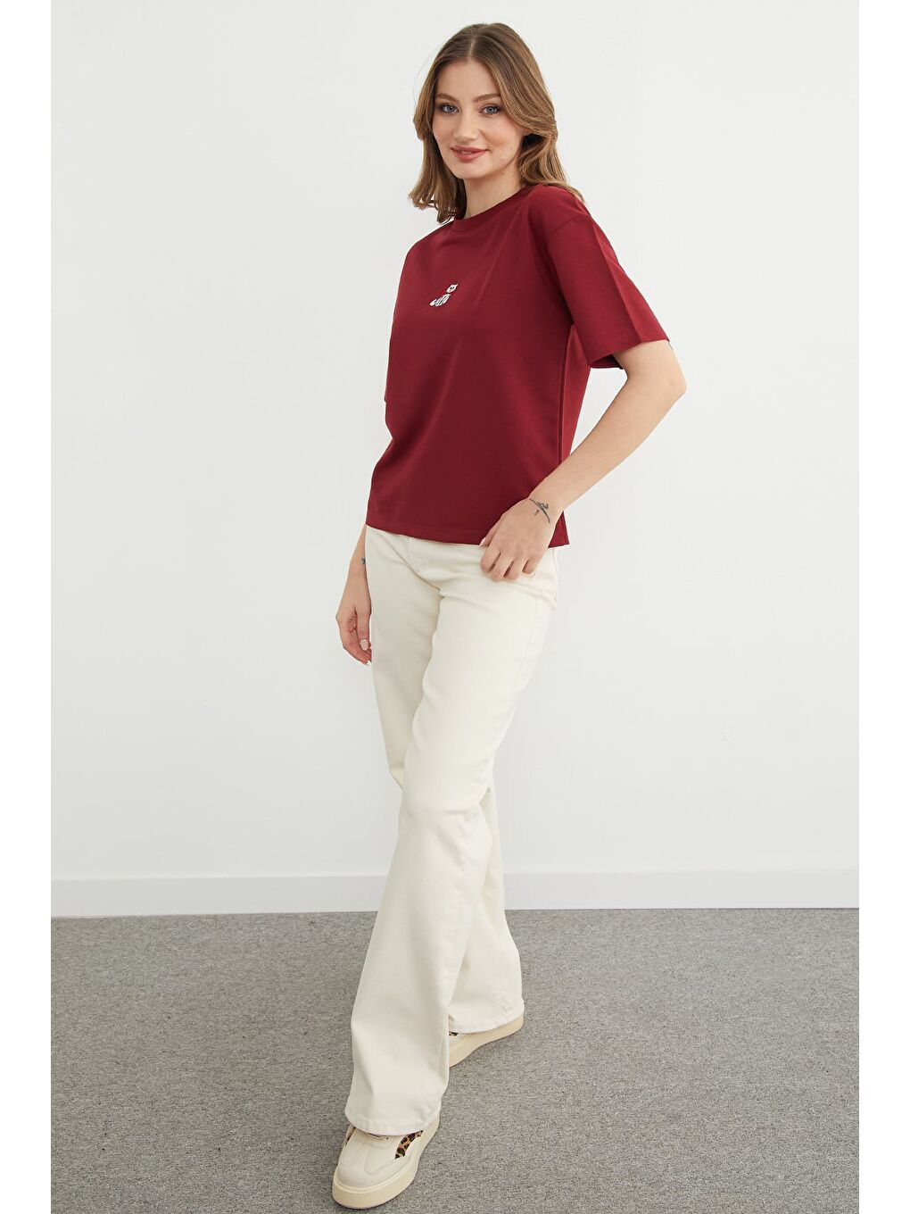 Bordo Kedi Nakışlı Bisiklet Yaka Salaş Tişört-4