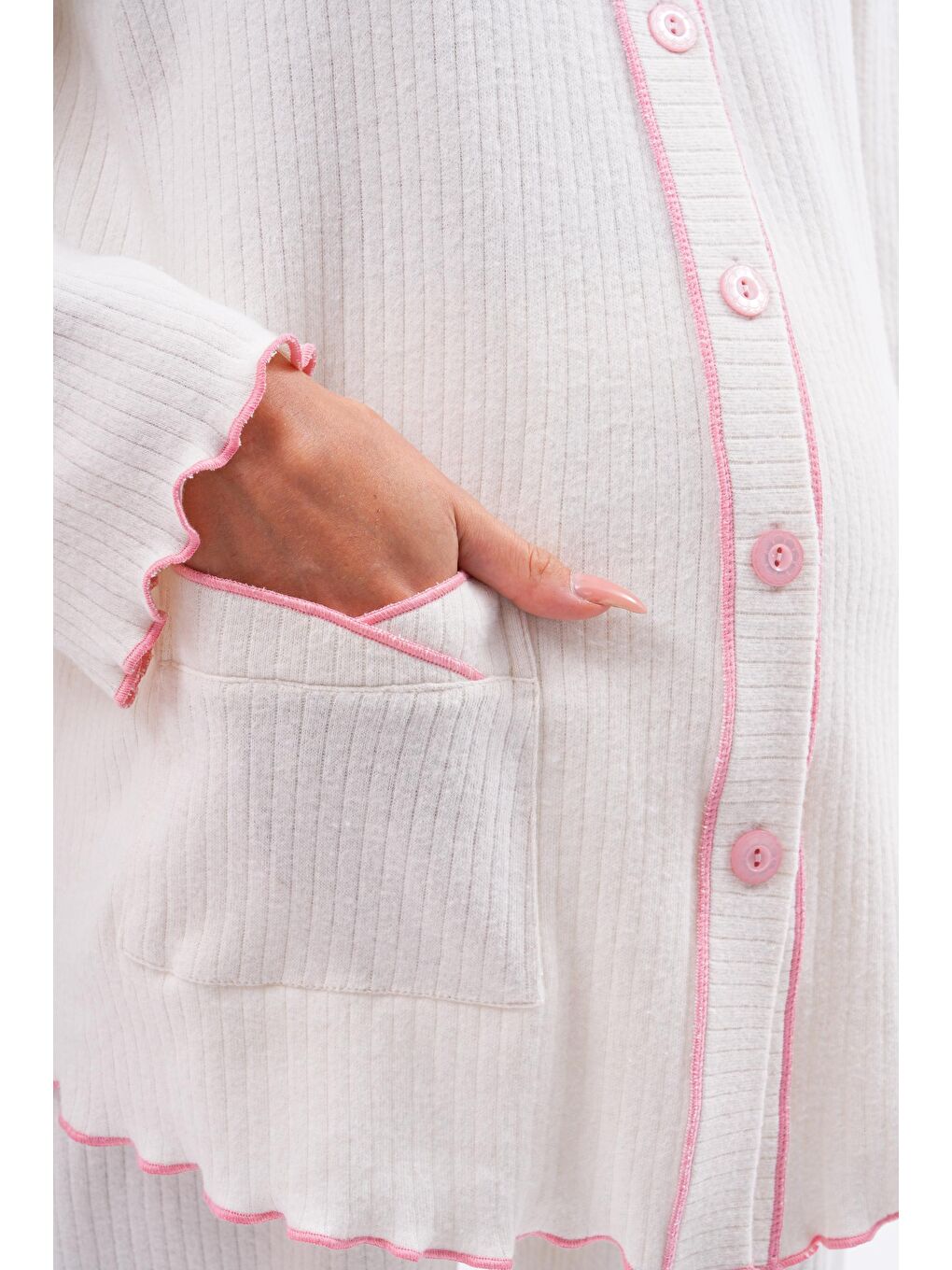 Beyaz Önden Düğmeli Ayarlanabilir Bel Kol ve Paça Fırfır Detaylı Hamile Pijama Takımı-2