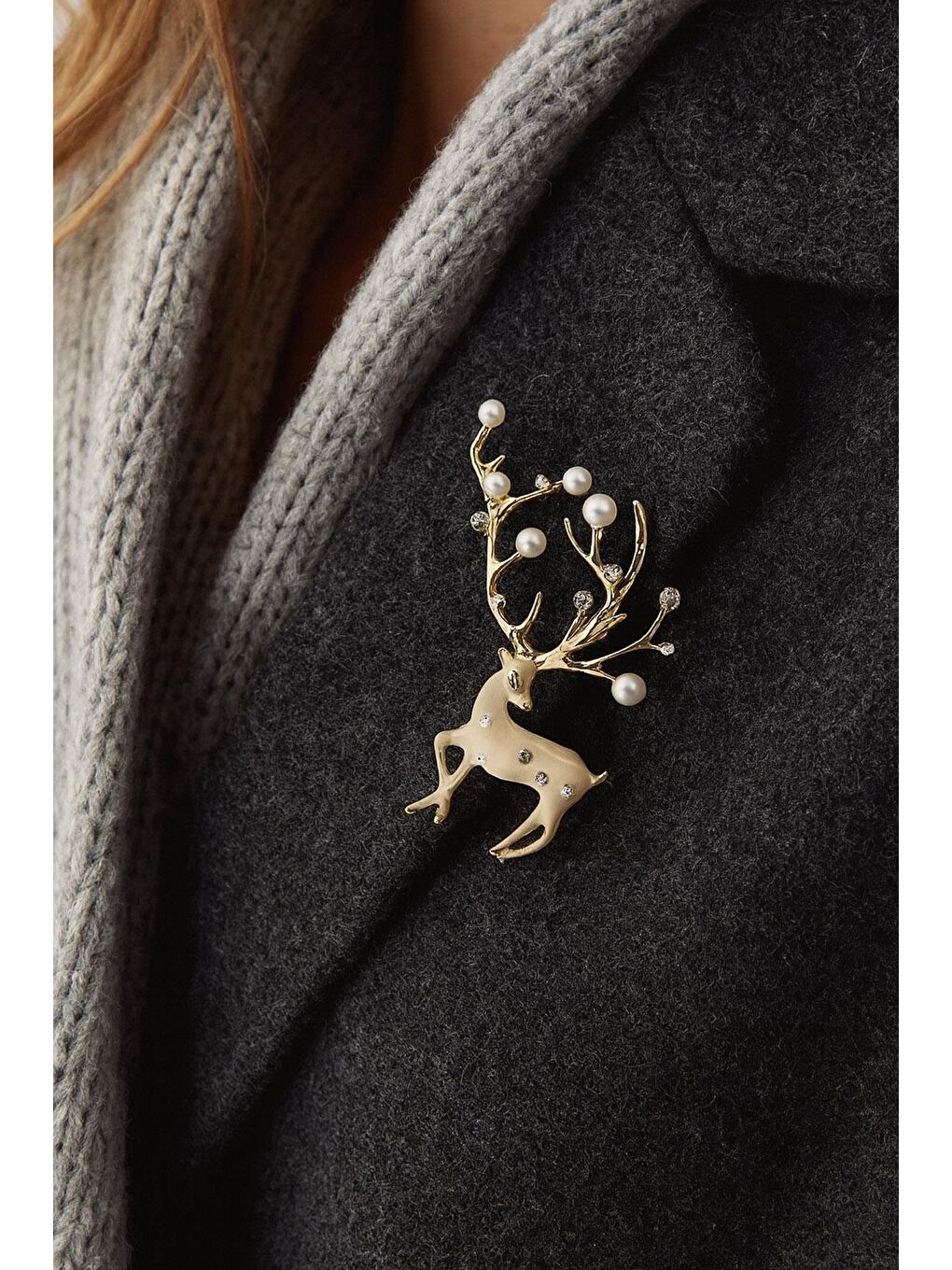 Sarı Yılbaşı Kristal ve İnci Beyazı Ren Geyiği Broş Yaka İğnesi