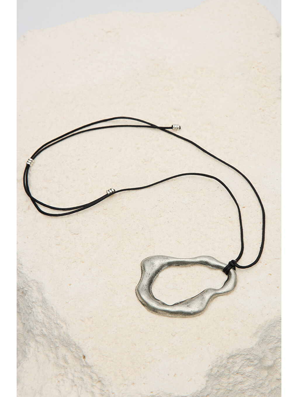 Gri Soyut Uçlu Kolye Gümüş