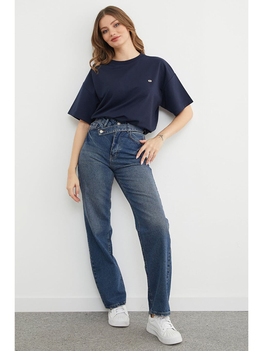 Lacivert Fiyonk Aksesuarlı Bisiklet Yaka Oversize Tişört-1