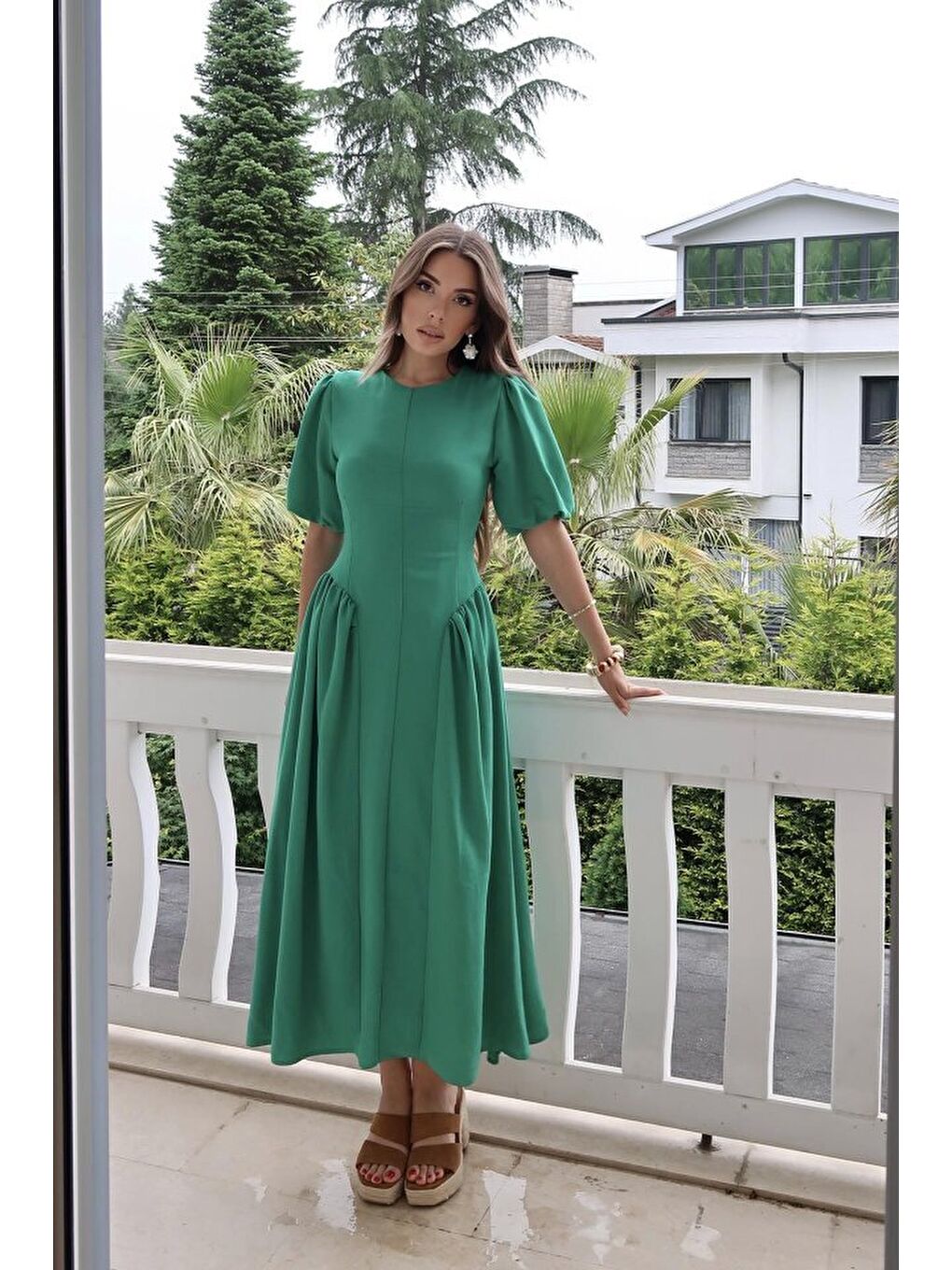 Yeşil Arkadan Bağlamalı Büzgülü Keten Elbise