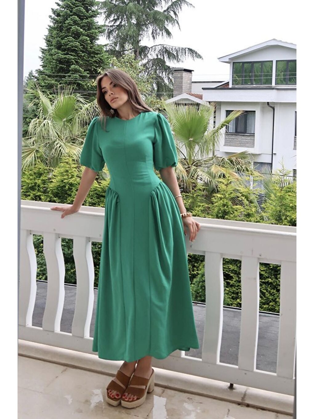 Yeşil Arkadan Bağlamalı Büzgülü Keten Elbise-1