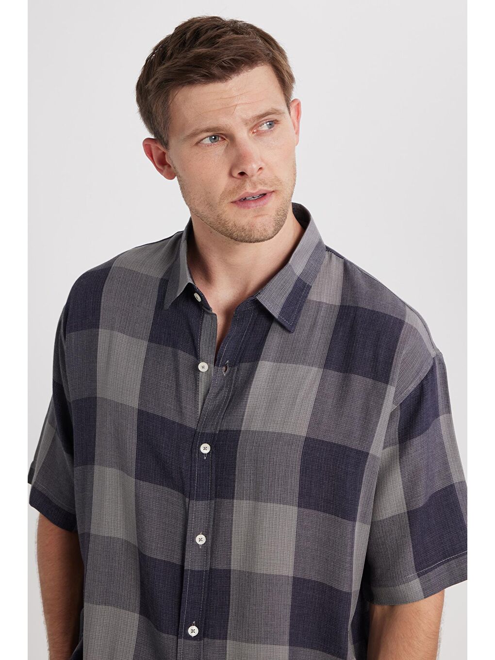 Karışık Erkek Relax Fit Rahat Kesim Spor Yaka Kısa Kollu Viskon Kareli Gömlek-1