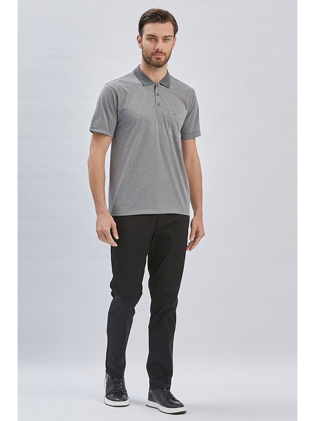 Gri Füme Desenli Jakarlı Polo Yaka Cepli Klasik Comfort Fit Rahat Kesim Tişört 1011240172