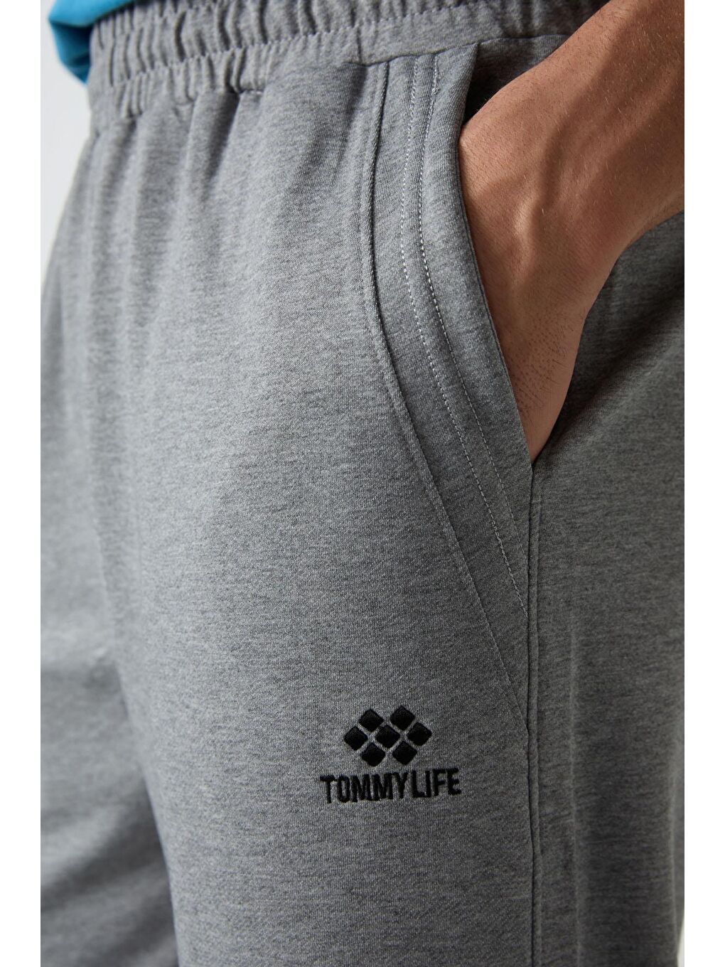 TOMMYLIFE Gri Melanj Pamuklu Yumuşak Dokulu Standart Fit Nakışlı Erkek Kapri - 83102 - 1