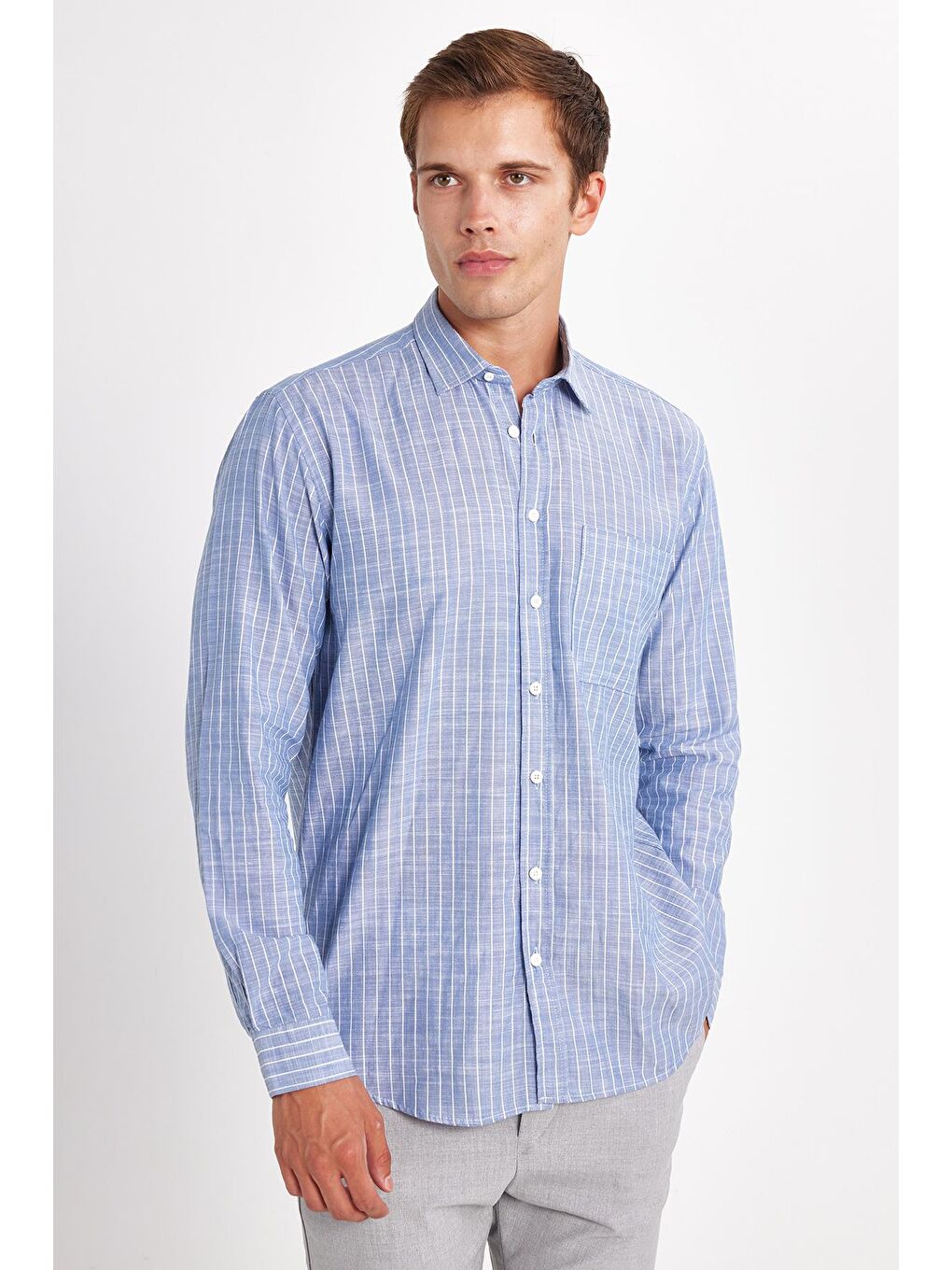 Erkek Regular Fit Klasik Kesim Uzun Kollu %100 Pamuk Keten Doku Tek Cepli Çizgili Mavi Gömlek