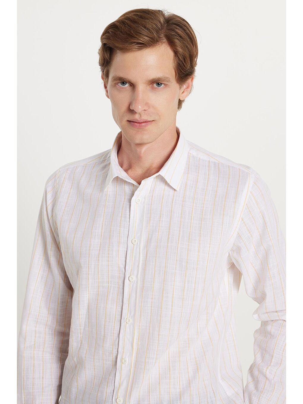 Erkek Slim Fit Dar Kesim Düğmeli Spor Yaka Keten Efekt %100 Pamuk Sarı Çizgili Yazlık Gömlek-1