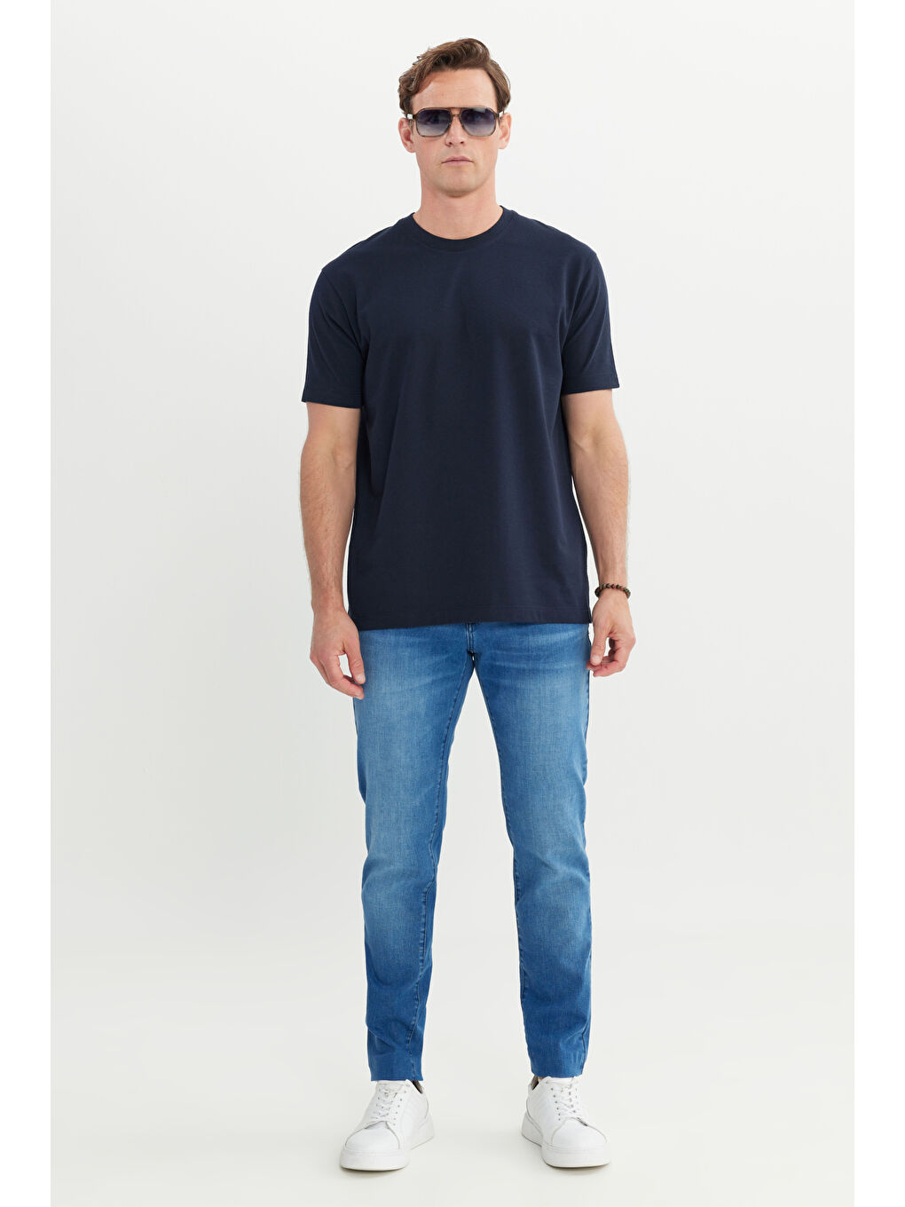 Erkek Lacivert Pamuklu Modern Fit Rahat Kesim Bisiklet Yaka Tişört-1