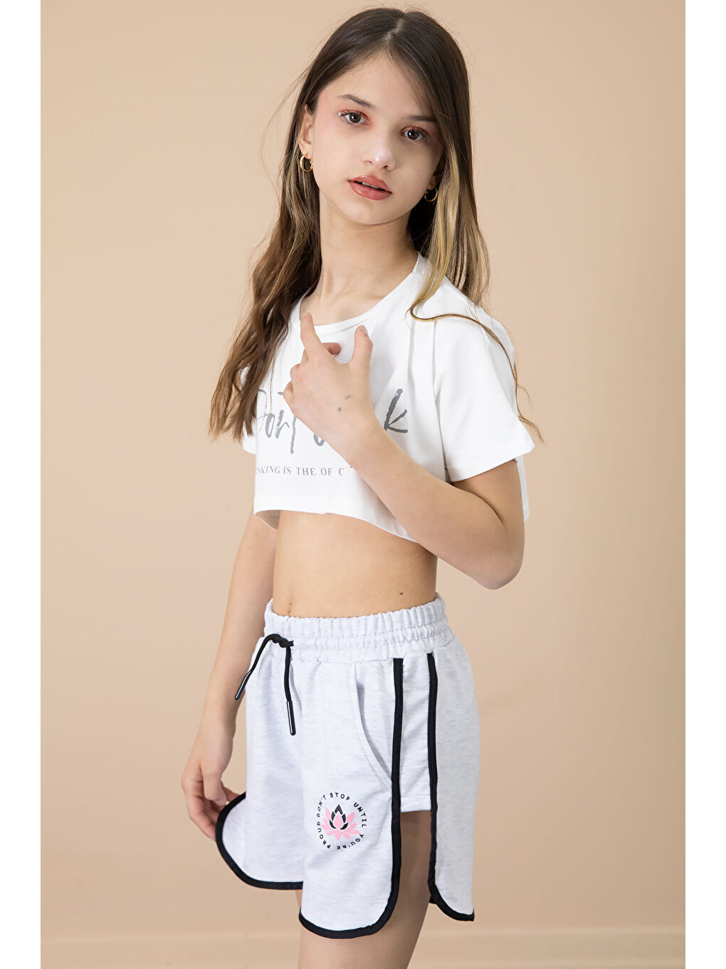 Gri Yanları Yırtmaçlı Çiçek Baskılı Beli Lastikli Kız Çocuk Şort 20740