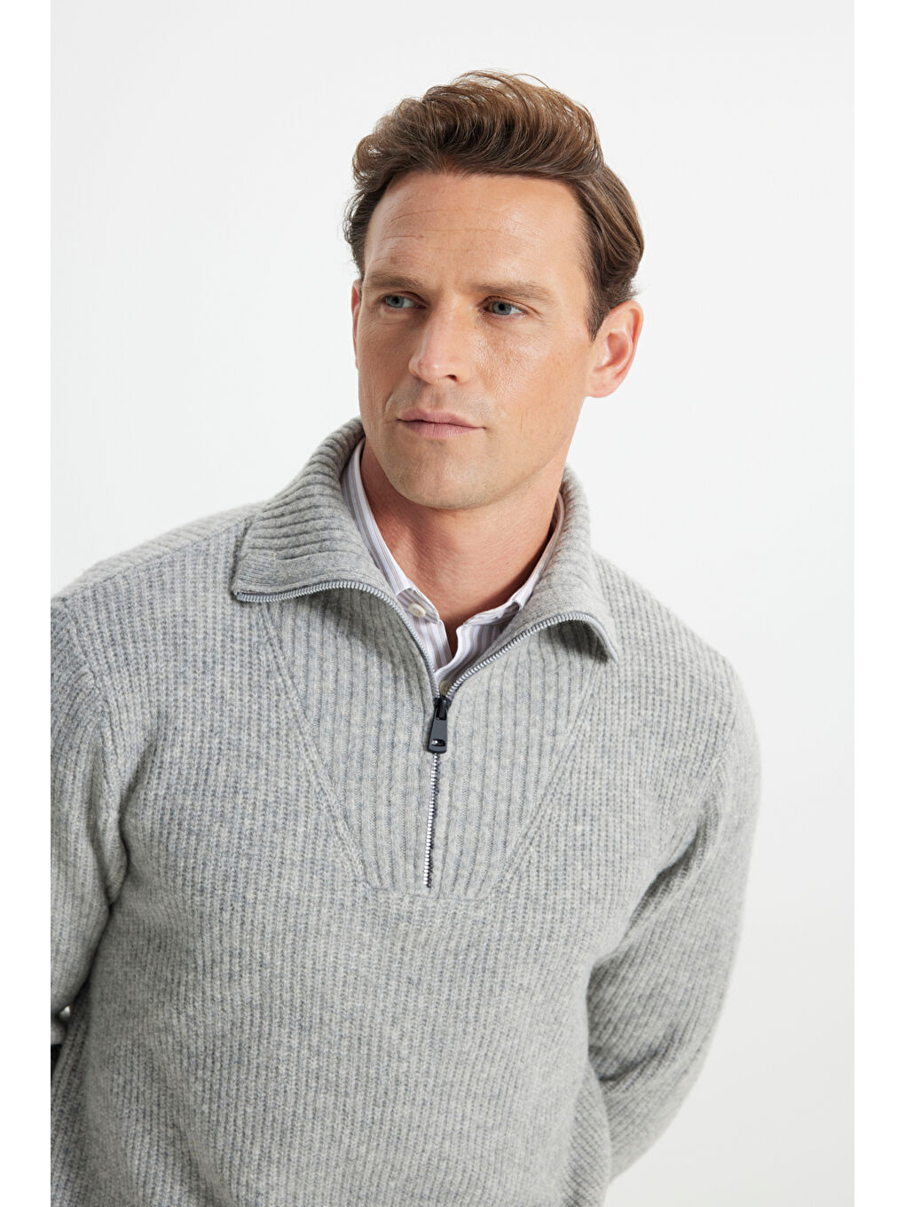 Erkek Gri Melanj Standart Fit Normal Kesim Bato Yaka Desenli Triko Kazak-4