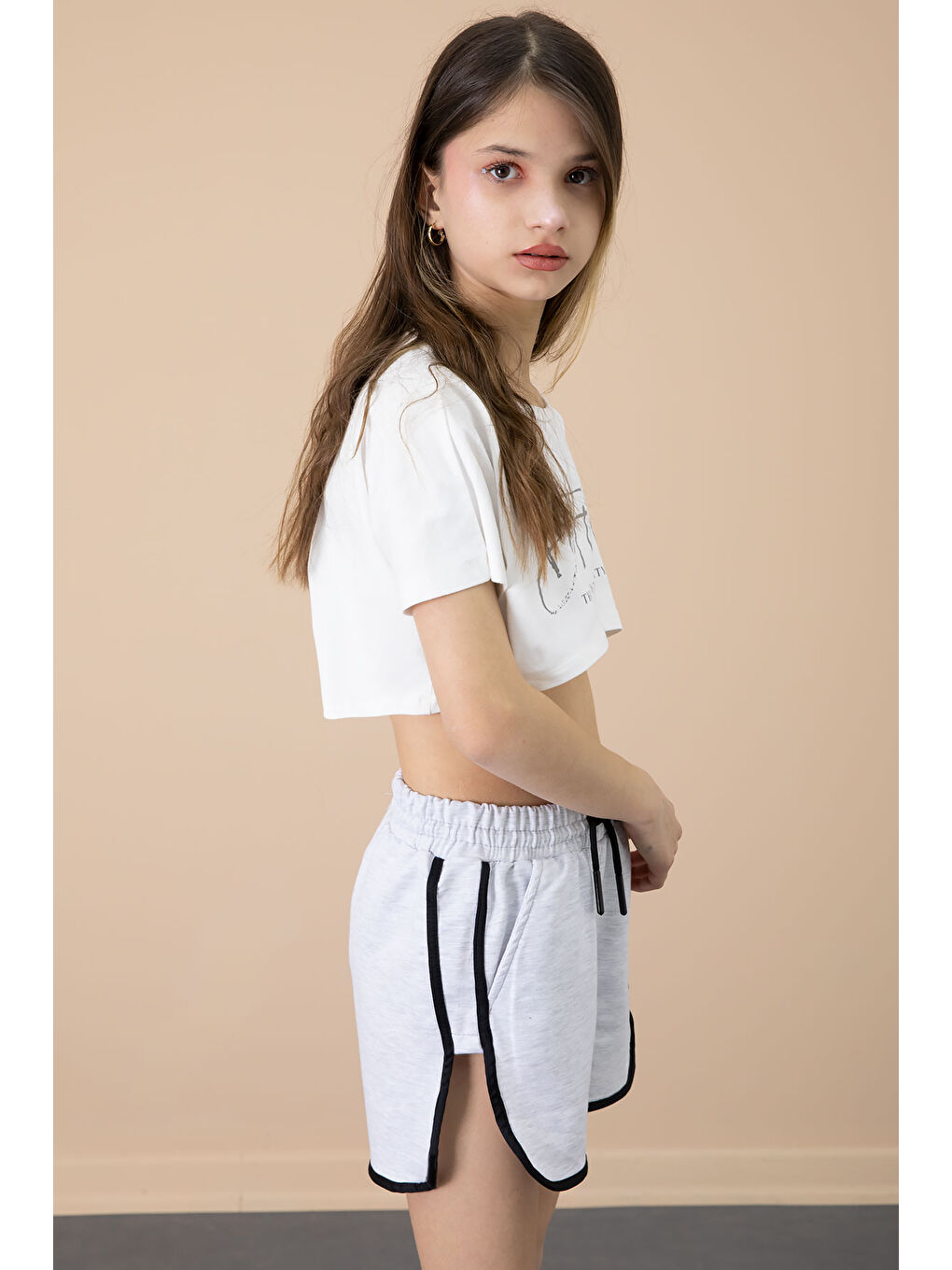 Gri Yanları Yırtmaçlı Çiçek Baskılı Beli Lastikli Kız Çocuk Şort 20740-2