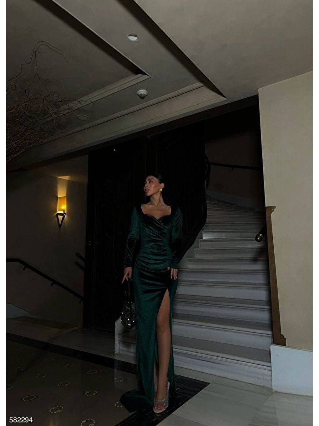 Yeşil Kadın Kadife Kumaş Kalp Yaka Yırtmaç Detaylı Maxi Boy Elbise-1