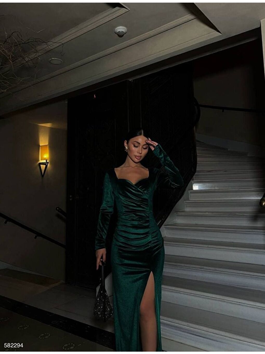 Yeşil Kadın Kadife Kumaş Kalp Yaka Yırtmaç Detaylı Maxi Boy Elbise-2