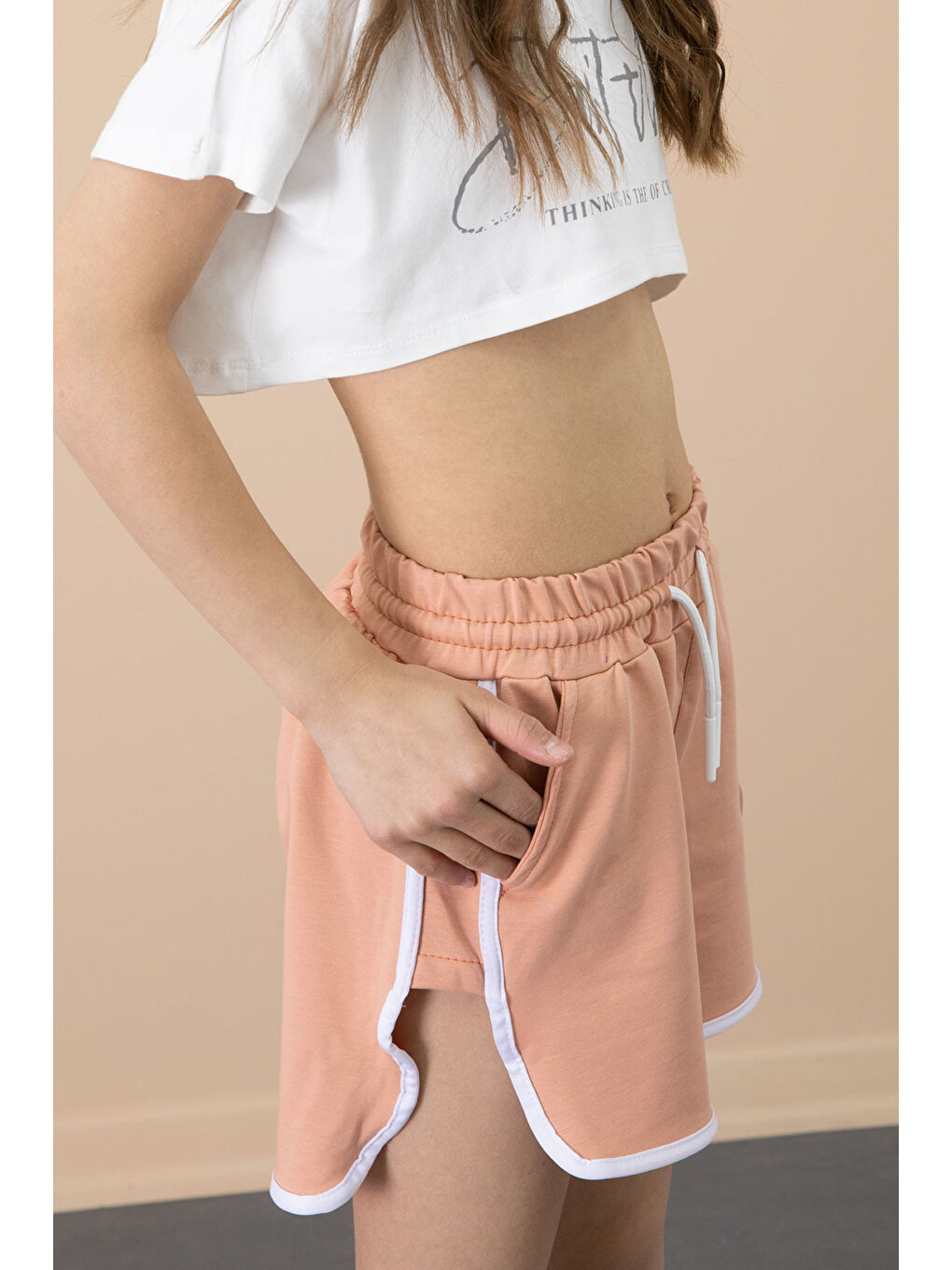 Pembe Somon Yanları Yırtmaçlı Çiçek Baskılı Beli Lastikli Kız Çocuk Şort 20742-1