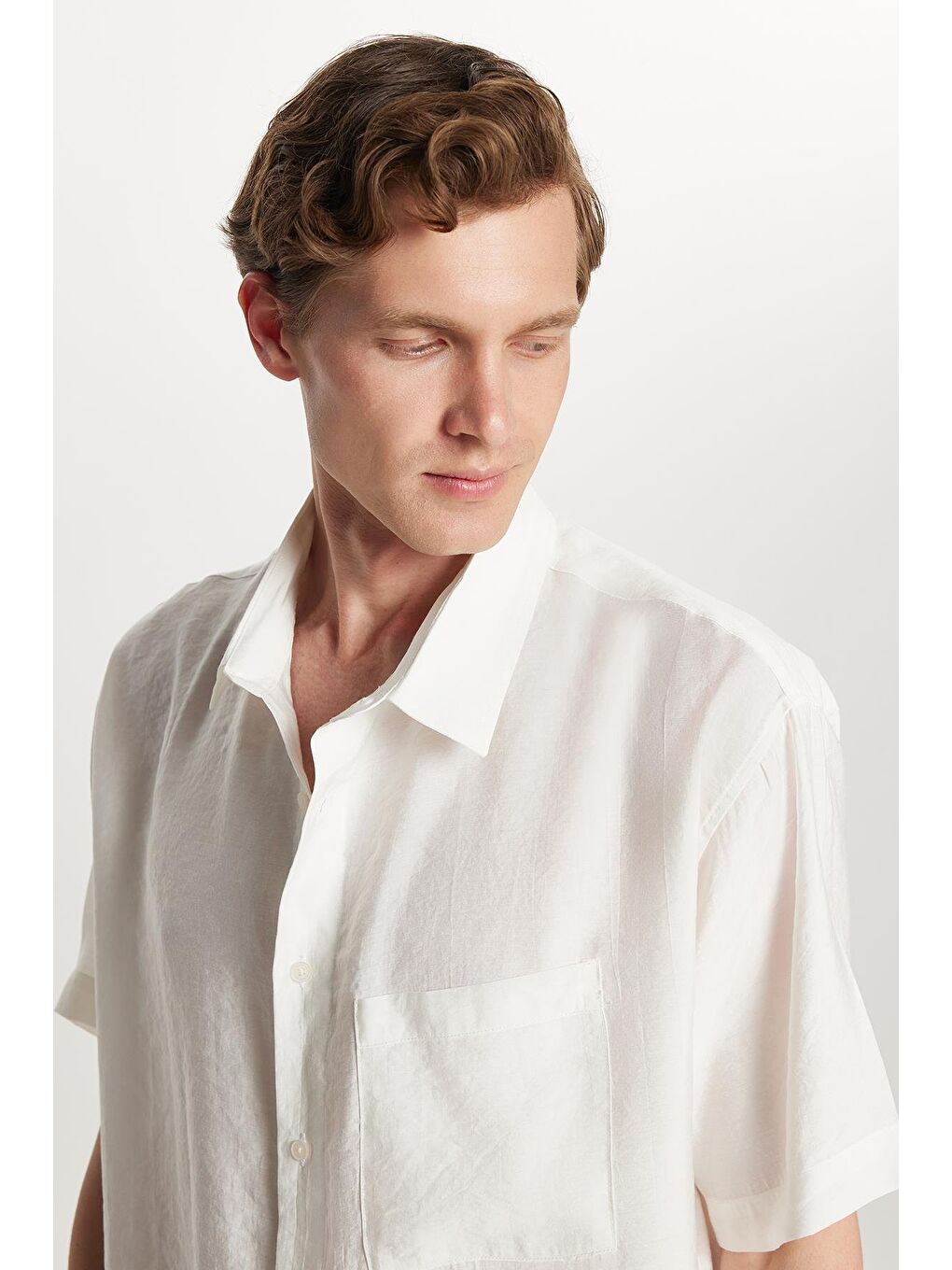 Erkek Relax Fit Rahat Kullanım Modal Kumaş Tek Cepli Kısa Kollu Beyaz Gömlek-1