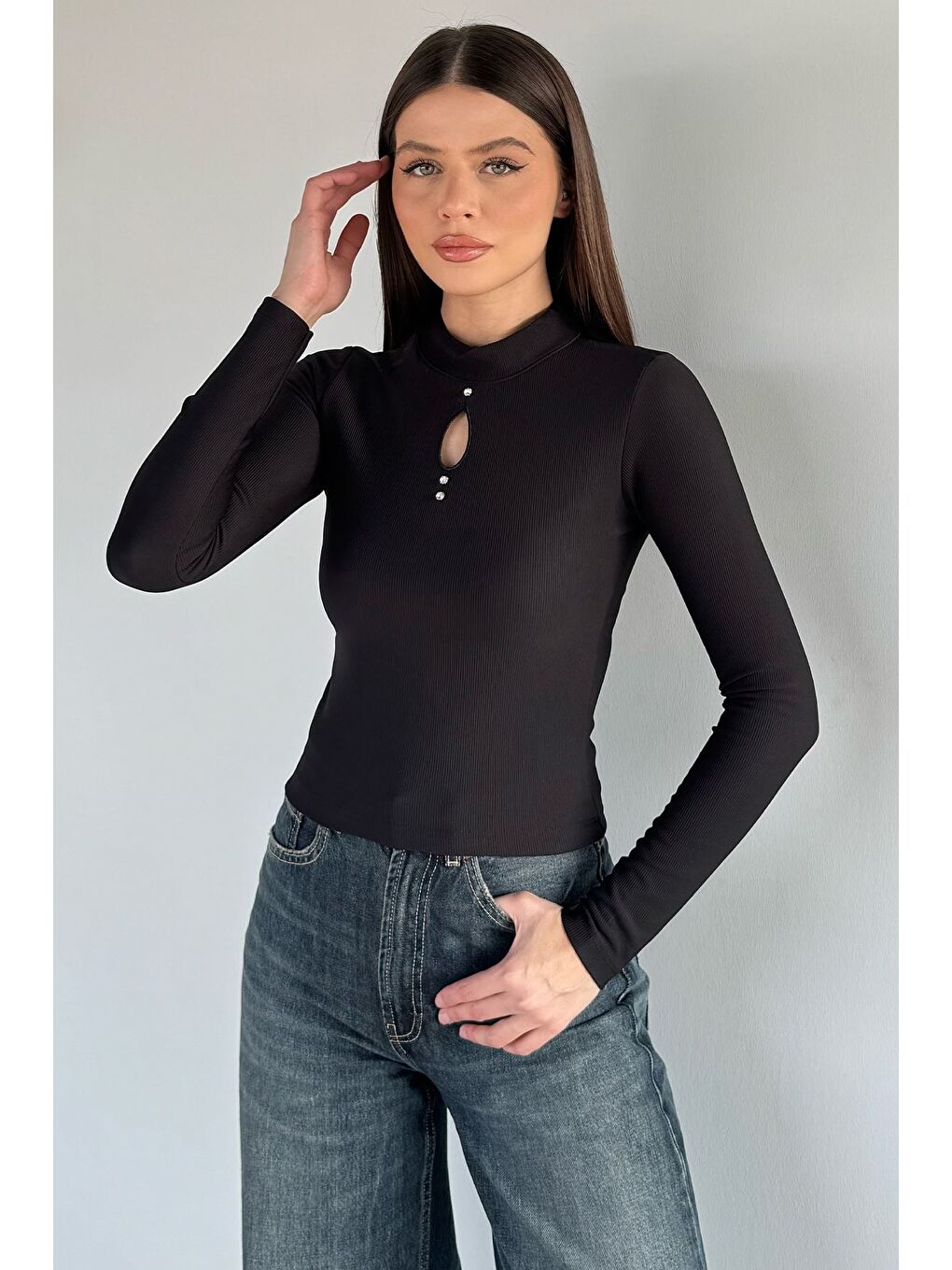 Siyah Kadın Ön Pencere Detaylı Kendinden Desenli Bluz