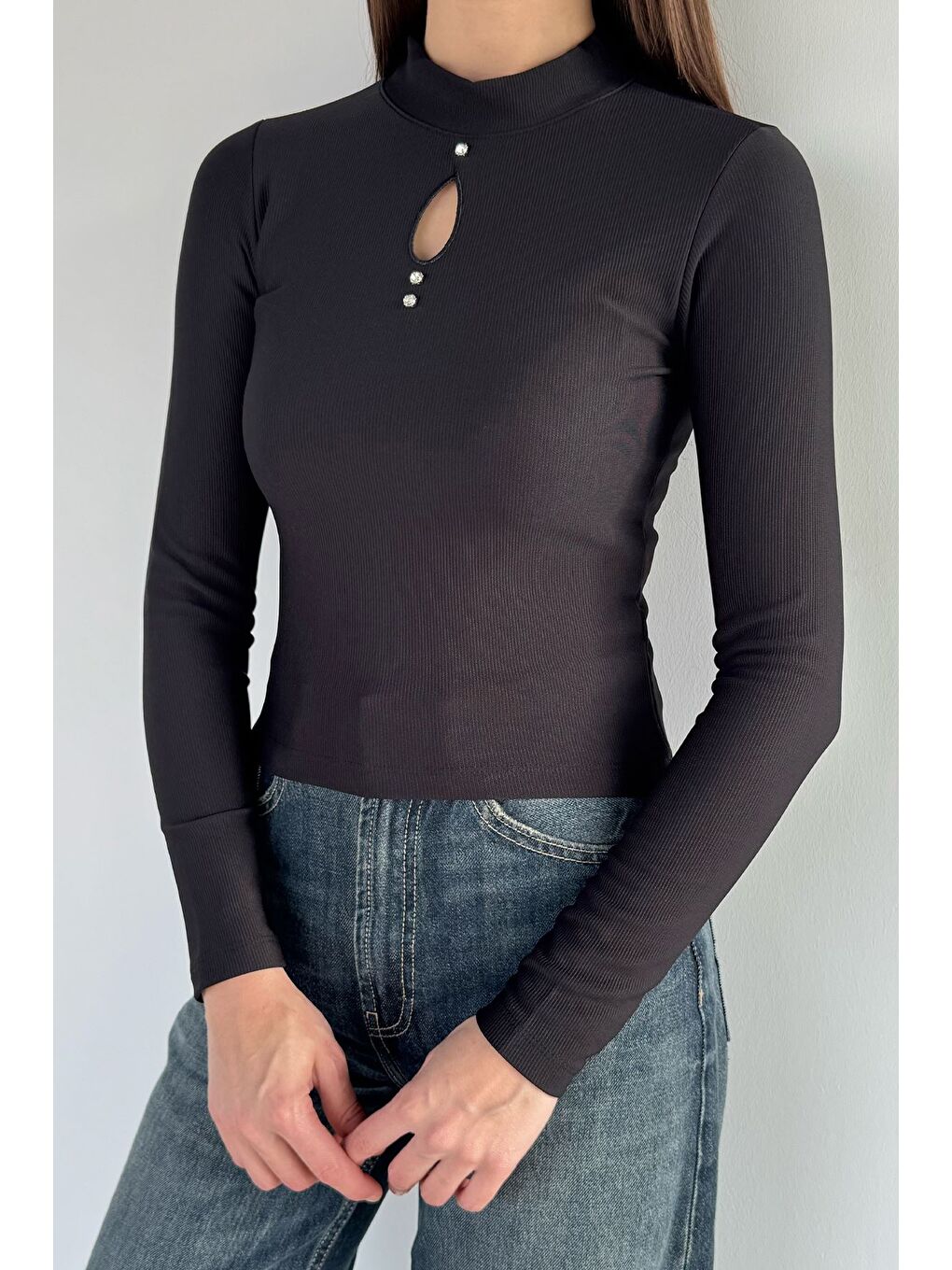 Siyah Kadın Ön Pencere Detaylı Kendinden Desenli Bluz-1