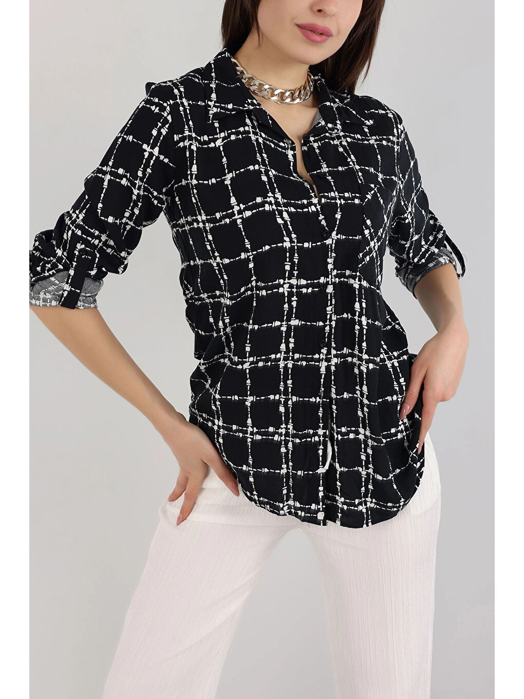 Kadın Siyah Etnik Desenli Viskon Gömlek HZL25W-BD136391-2