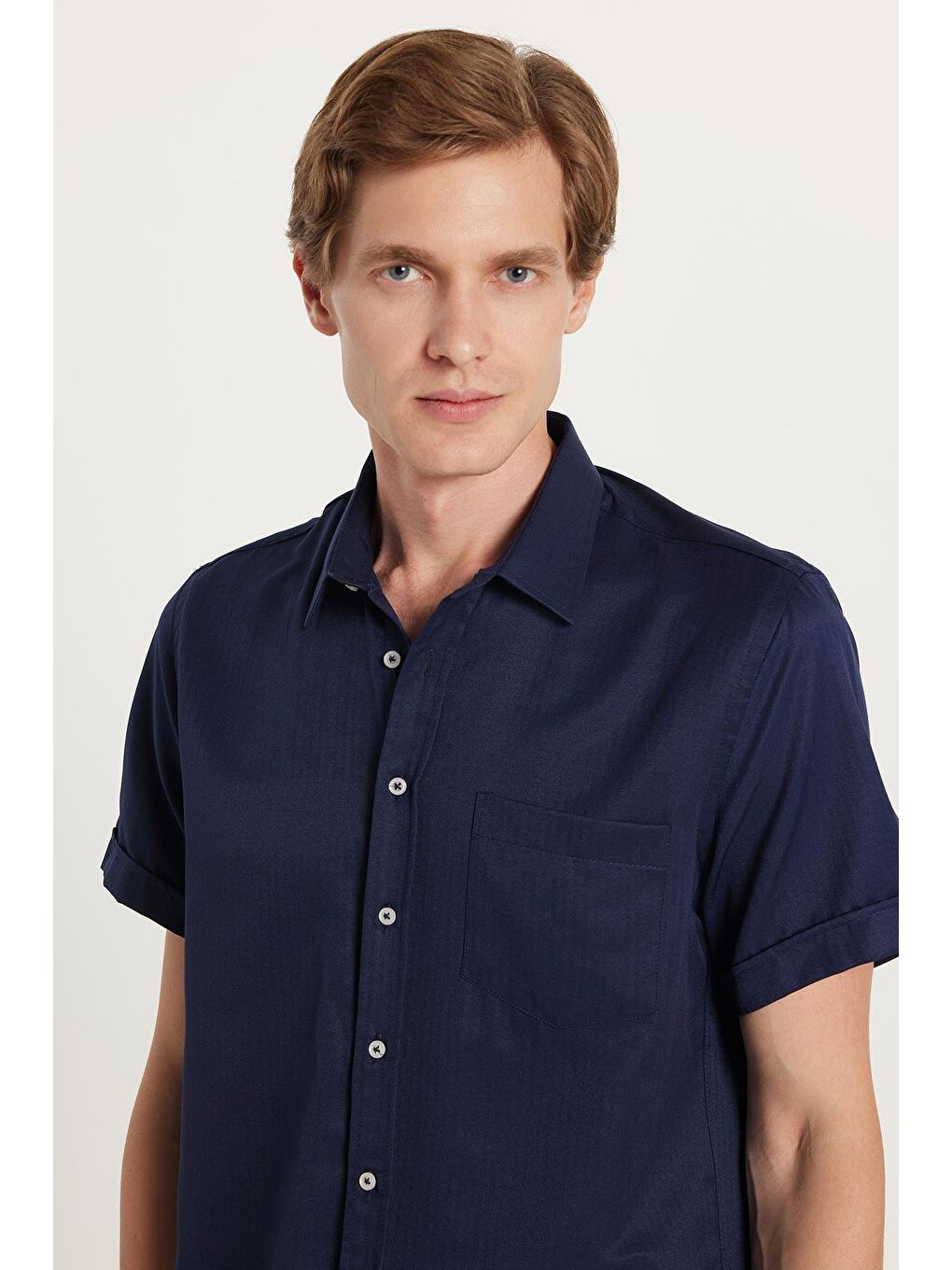 Erkek Regular Fit Klasik Kesim Kısa Kollu Pamuklu Tek Cepli Armürlü Lacivert Gömlek-1