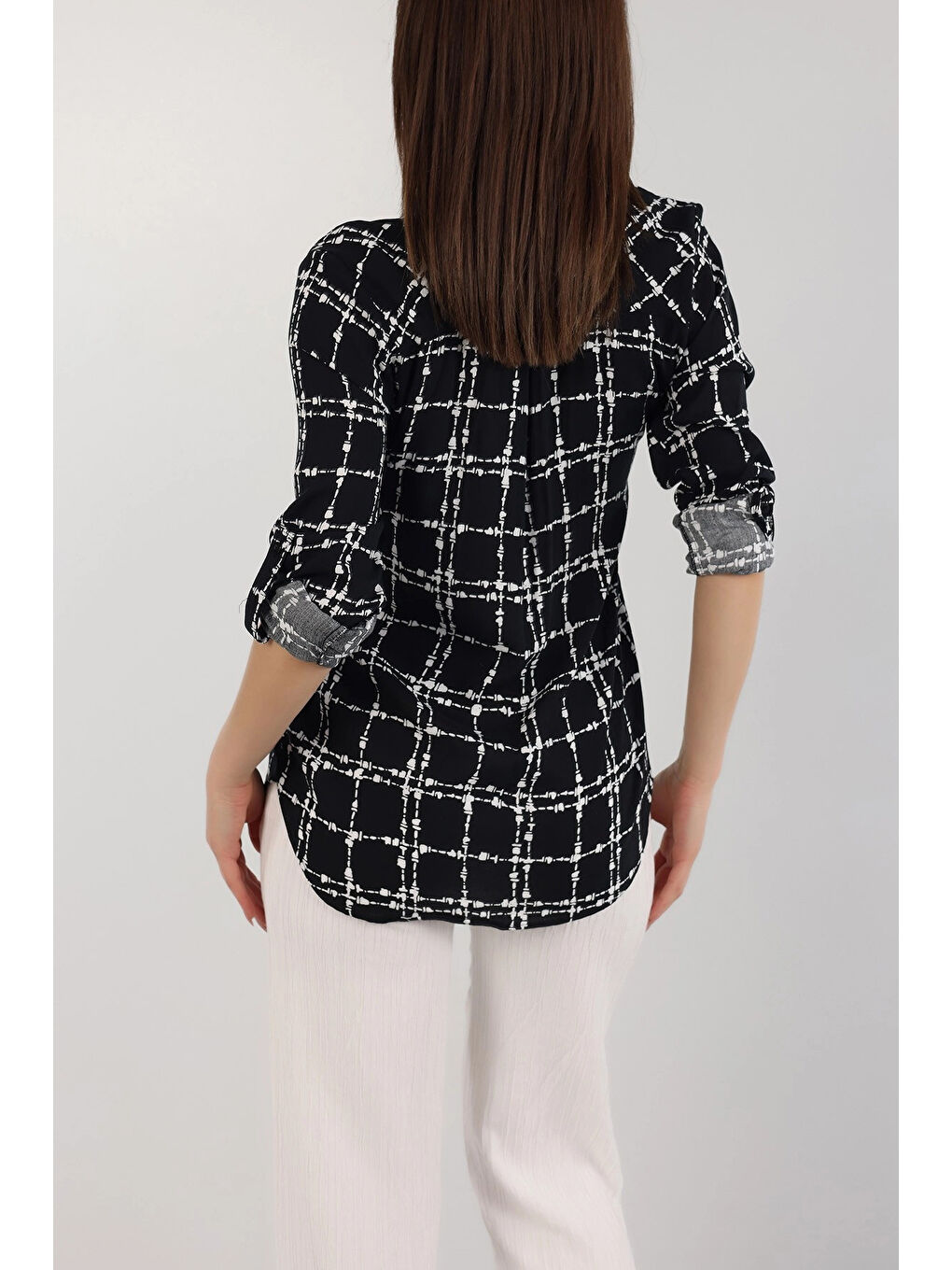 Kadın Siyah Etnik Desenli Viskon Gömlek HZL25W-BD136391-3