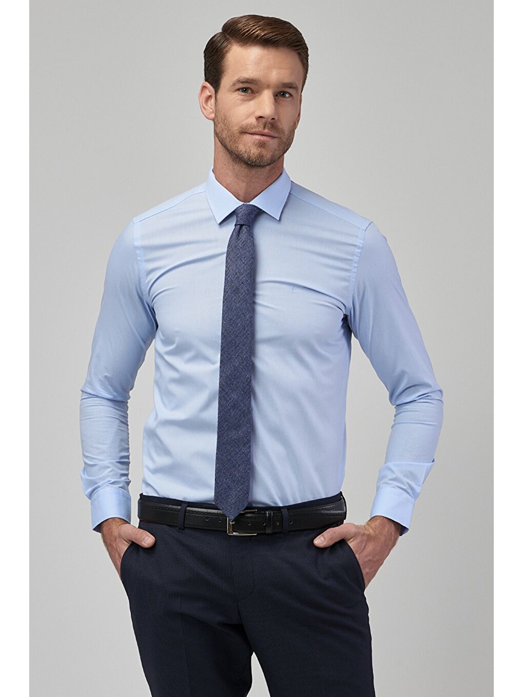 Erkek Açık Mavi Kolay Ütülenebilir Slim Fit Dar Kesim Klasik Yaka Gömlek