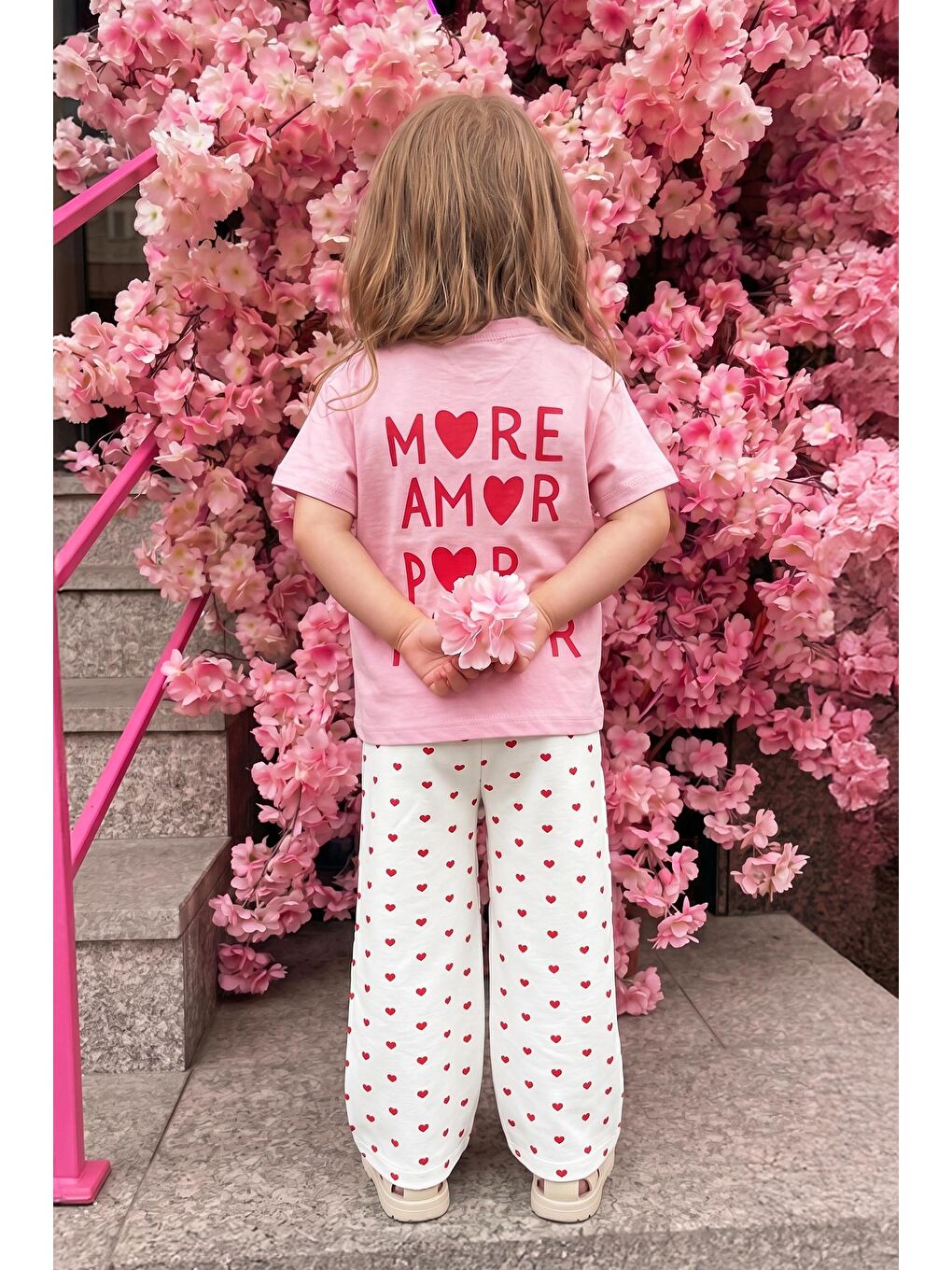 Kız Çocuk Pamuklu Pembe Kalp Baskılı T-Shirt Ve Kalpli Müslin Pantolon Alt Üst Takım-1