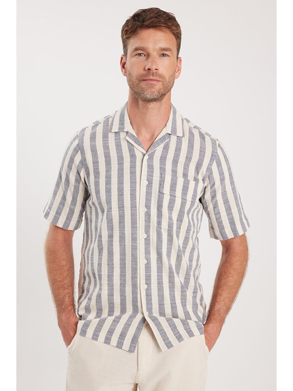 Karışık Erkek Regular Fit Klasik Kesim Kısa Kollu Apaş Yaka Çizgili Cepli %100 Pamuk Gömlek-4
