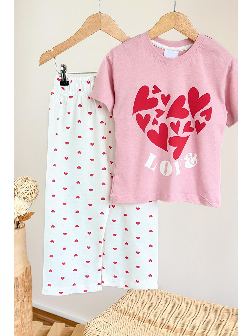 Kız Çocuk Pamuklu Pembe Kalp Baskılı T-Shirt Ve Kalpli Müslin Pantolon Alt Üst Takım-2