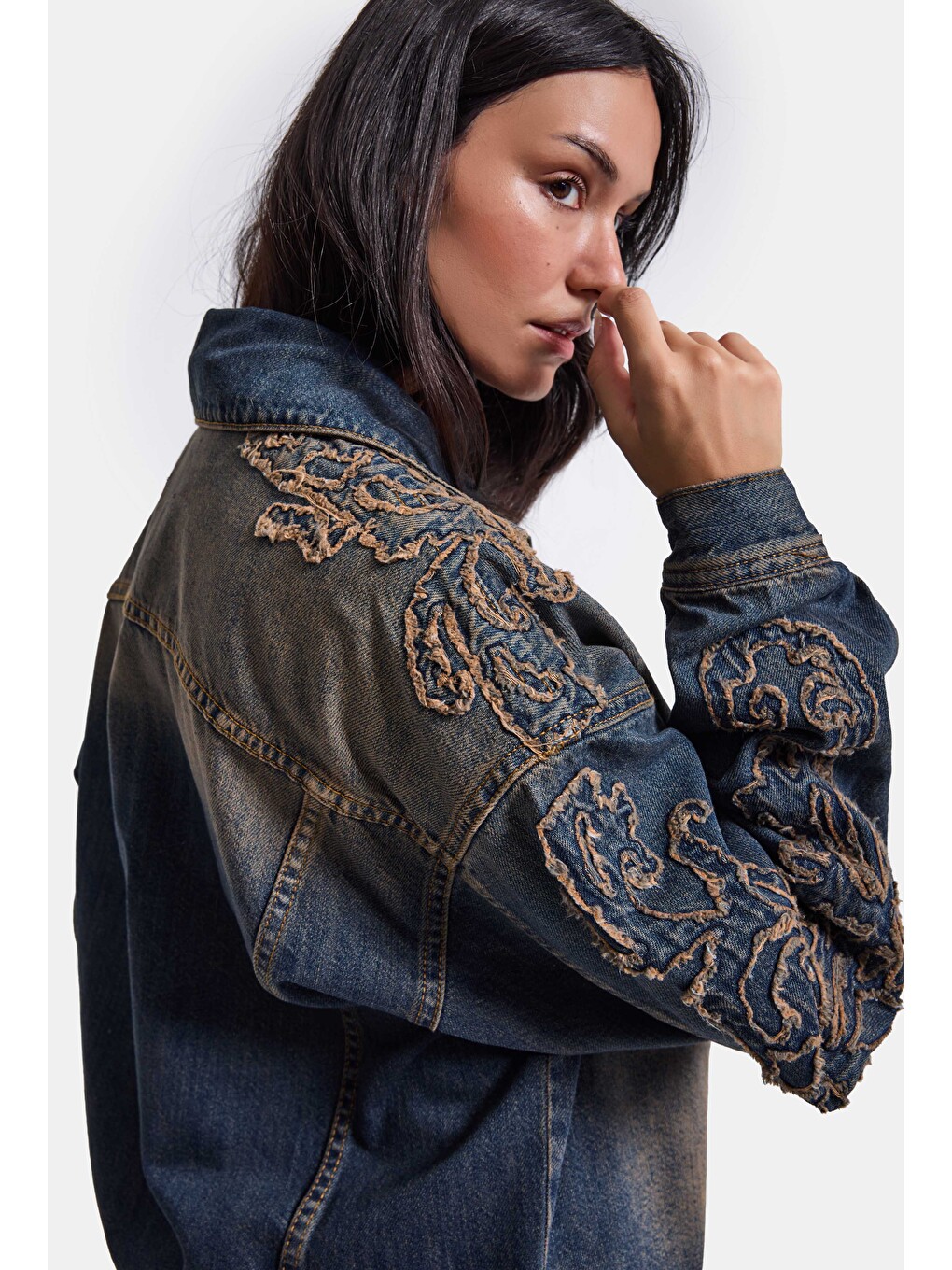 Mavi Kadın Koyu Jean 4w6-32 Oversize Nakış Detaylı Tasarım Denim Ceket-4
