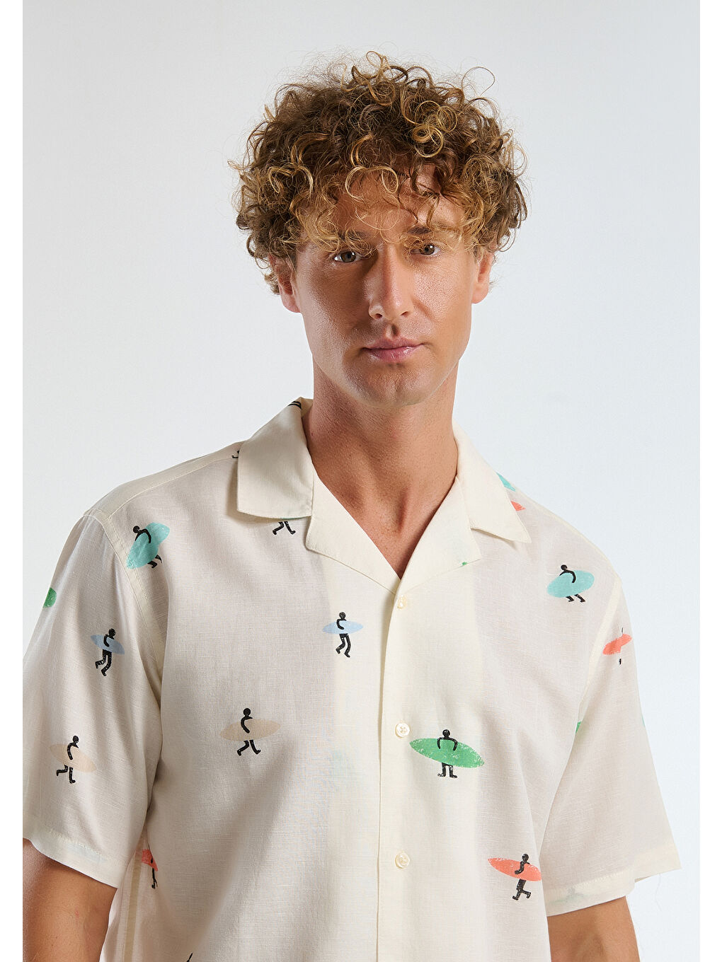 Erkek Beyaz Pamuk Keten Karışımlı Desenli Bowling Yaka Kısa Kollu Gömlek-1