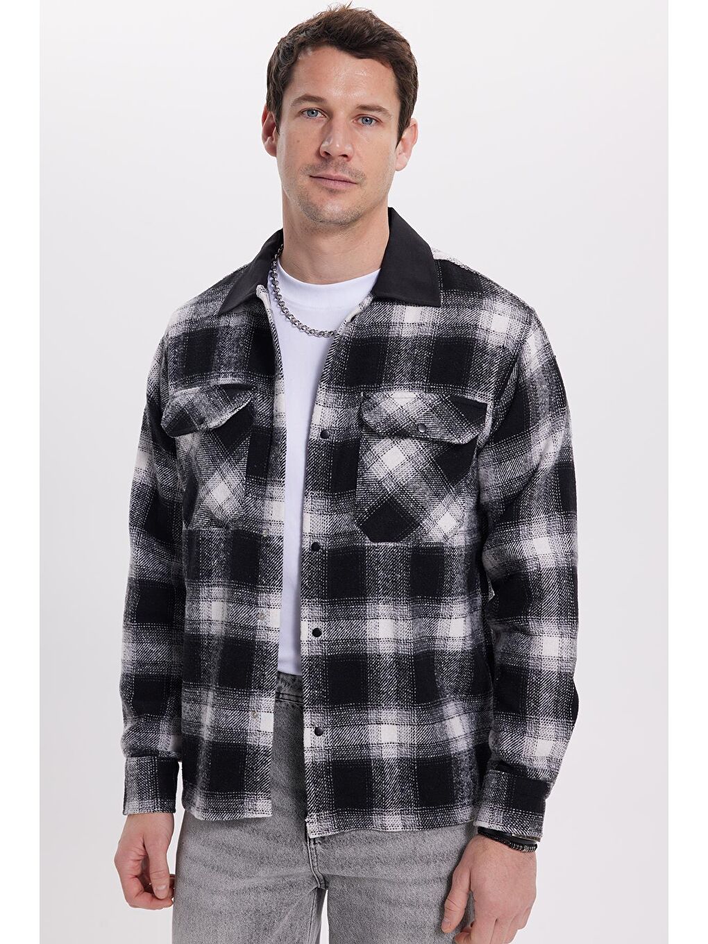 Siyah Erkek Relax Fit Rahat Kesim Kışlık Kareli Çift Cepli Çıtçıtlı Gömlek