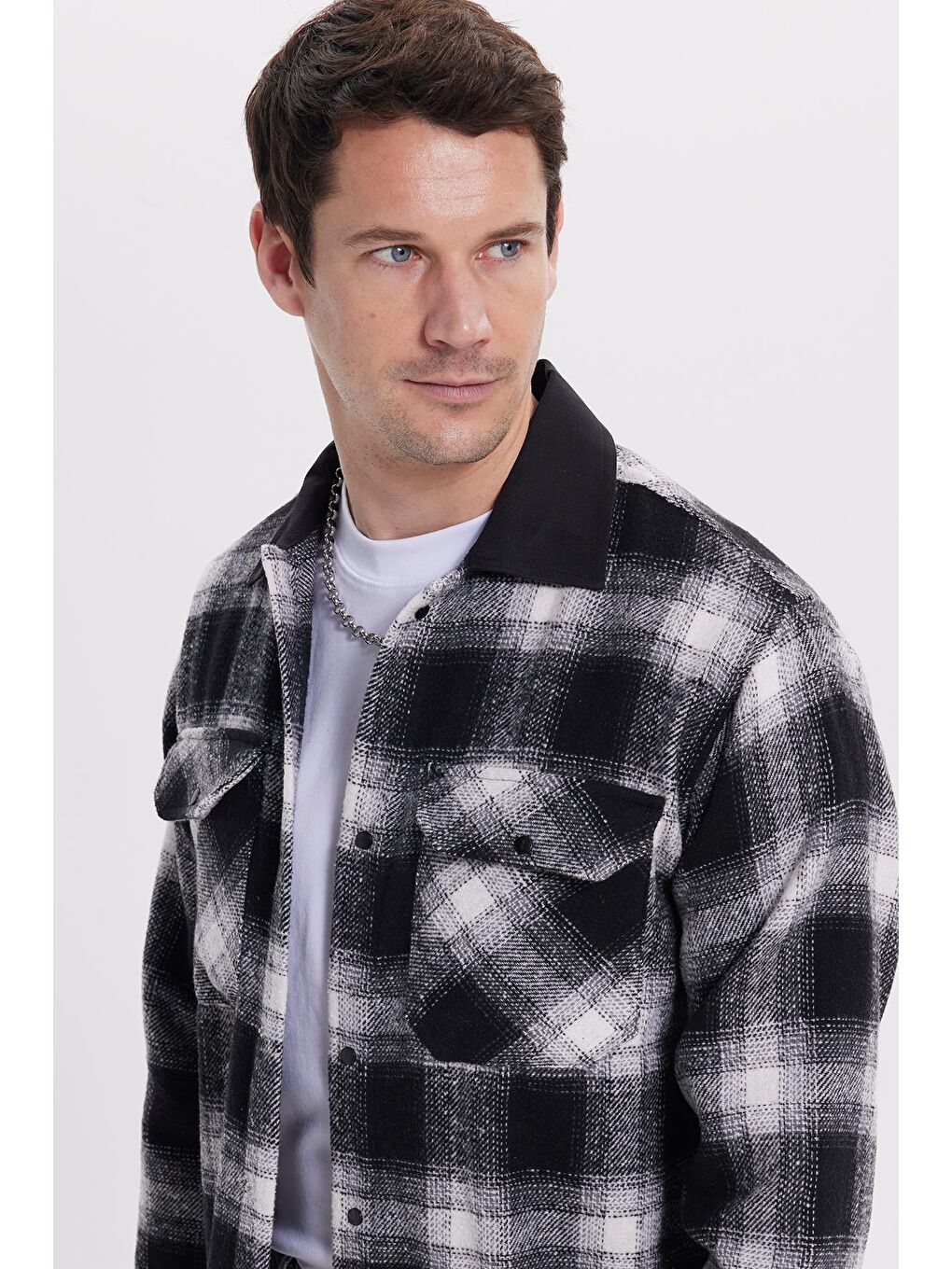 Siyah Erkek Relax Fit Rahat Kesim Kışlık Kareli Çift Cepli Çıtçıtlı Gömlek-1