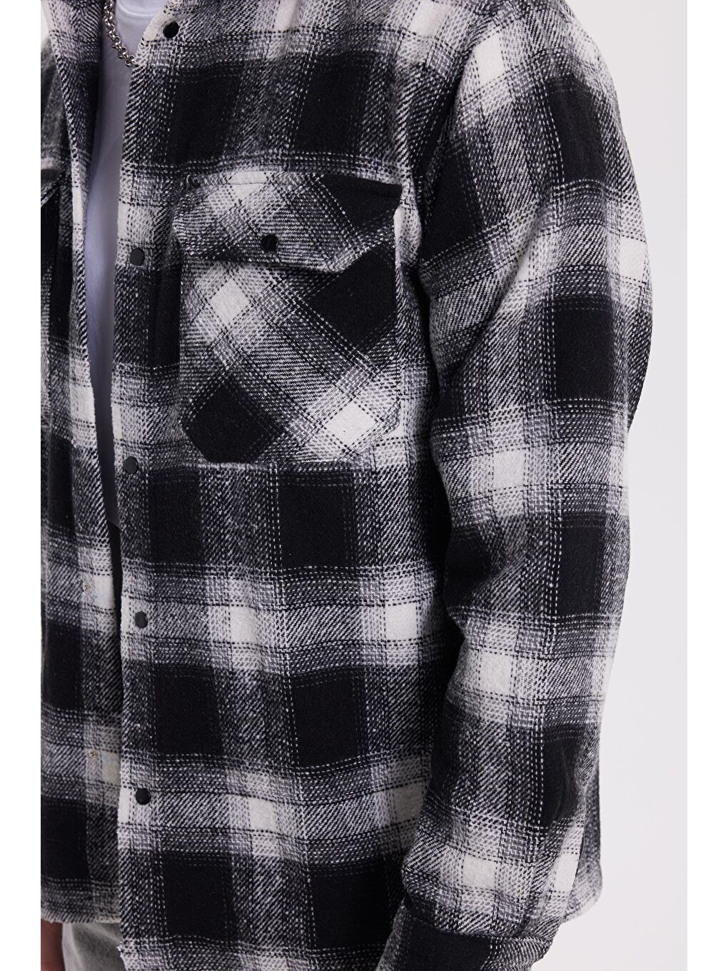 Siyah Erkek Relax Fit Rahat Kesim Kışlık Kareli Çift Cepli Çıtçıtlı Gömlek-2