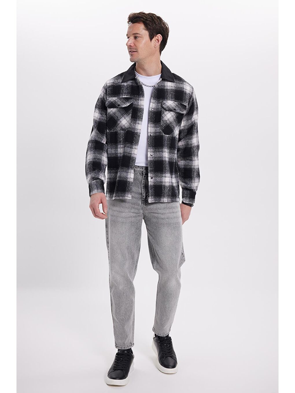 Siyah Erkek Relax Fit Rahat Kesim Kışlık Kareli Çift Cepli Çıtçıtlı Gömlek-3