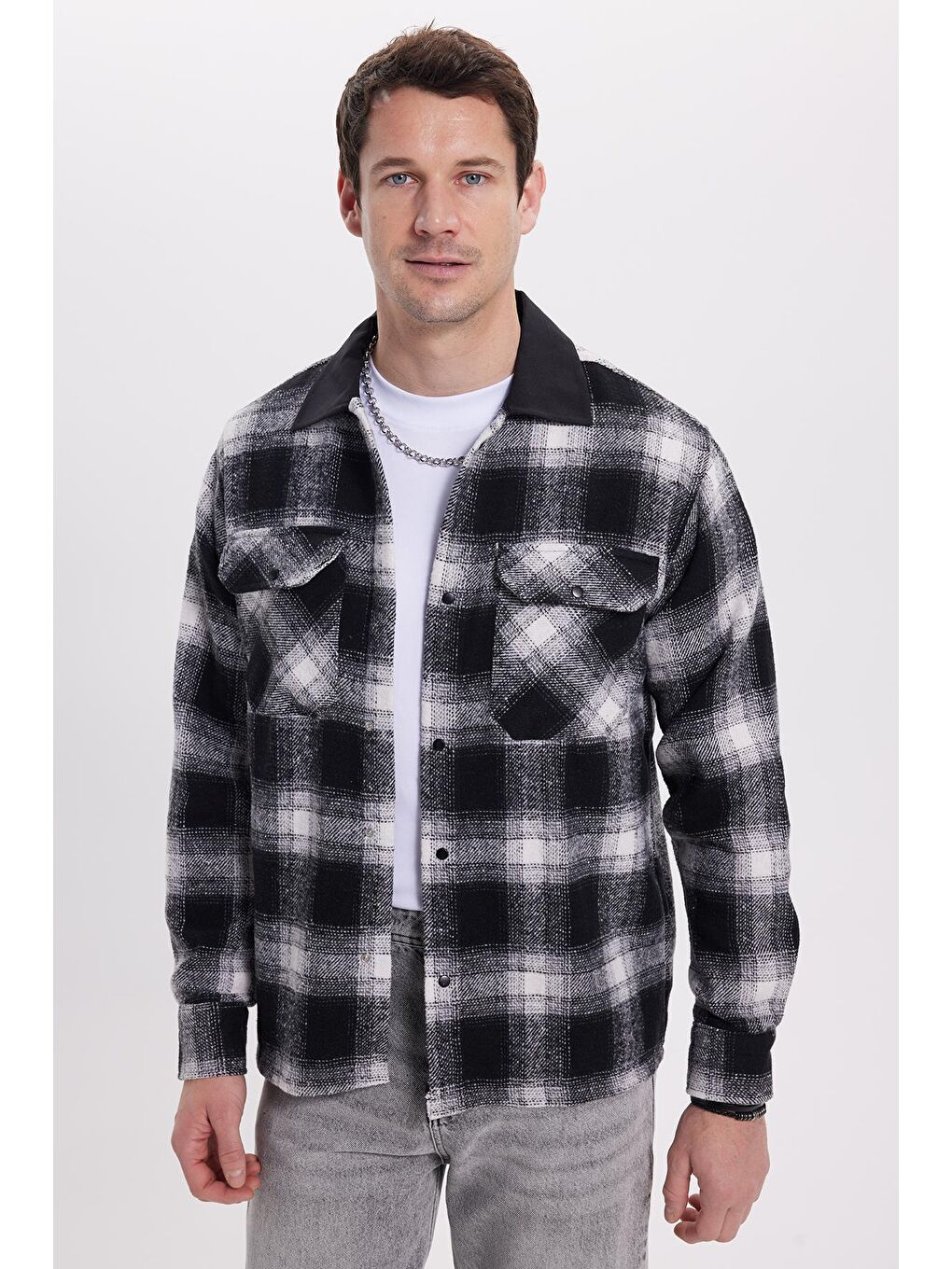 Siyah Erkek Relax Fit Rahat Kesim Kışlık Kareli Çift Cepli Çıtçıtlı Gömlek-5