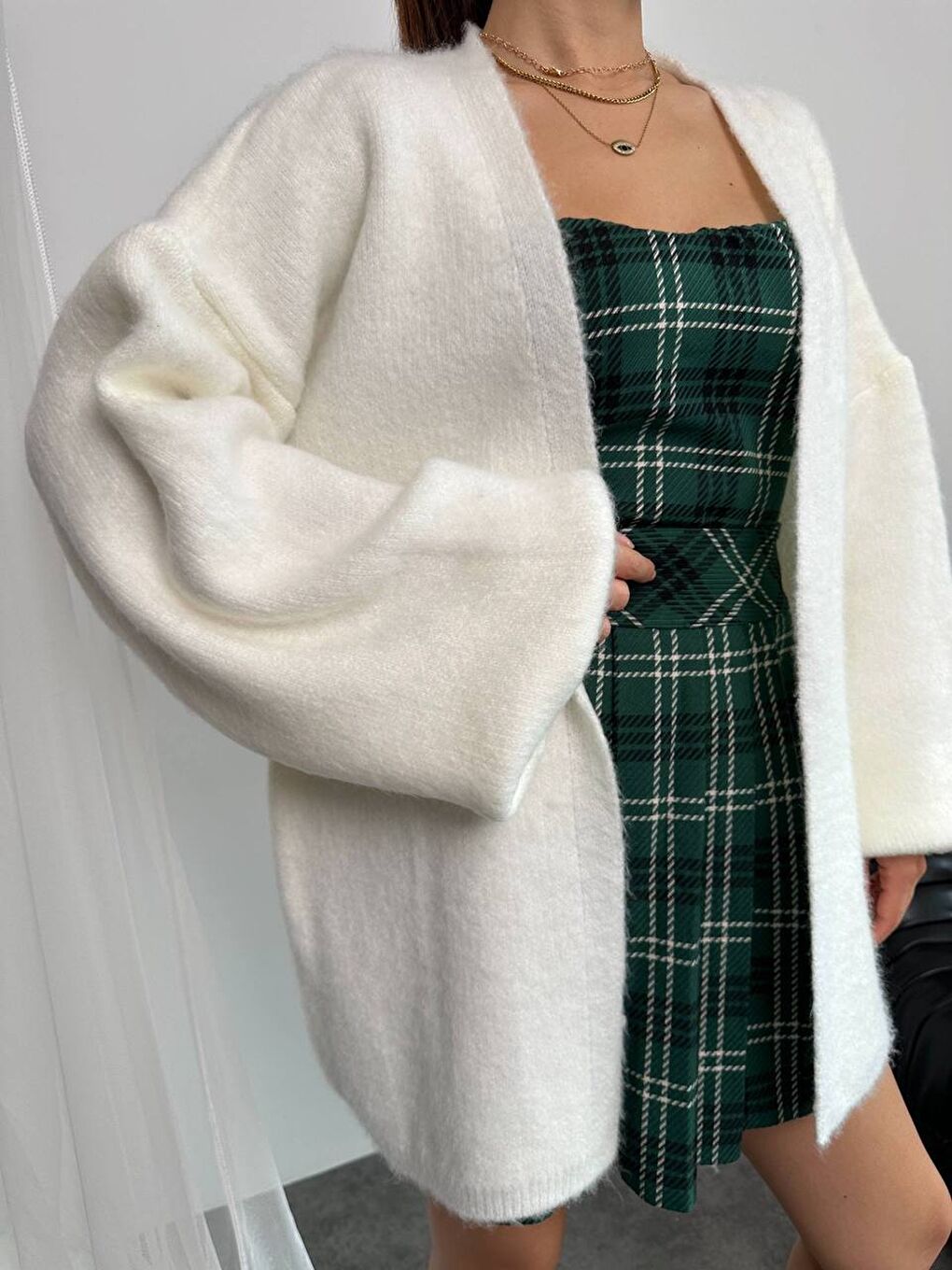 Beyaz Şardonlu Sakallı Triko Hırka-1