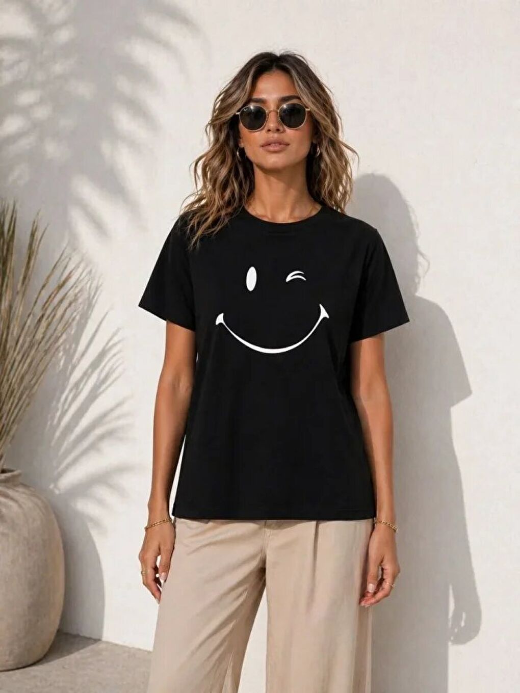 Minimal Gülümseyen Yüz Baskılı Tişört Kısa Kol Yazlık T-Shirt - Siyah-1
