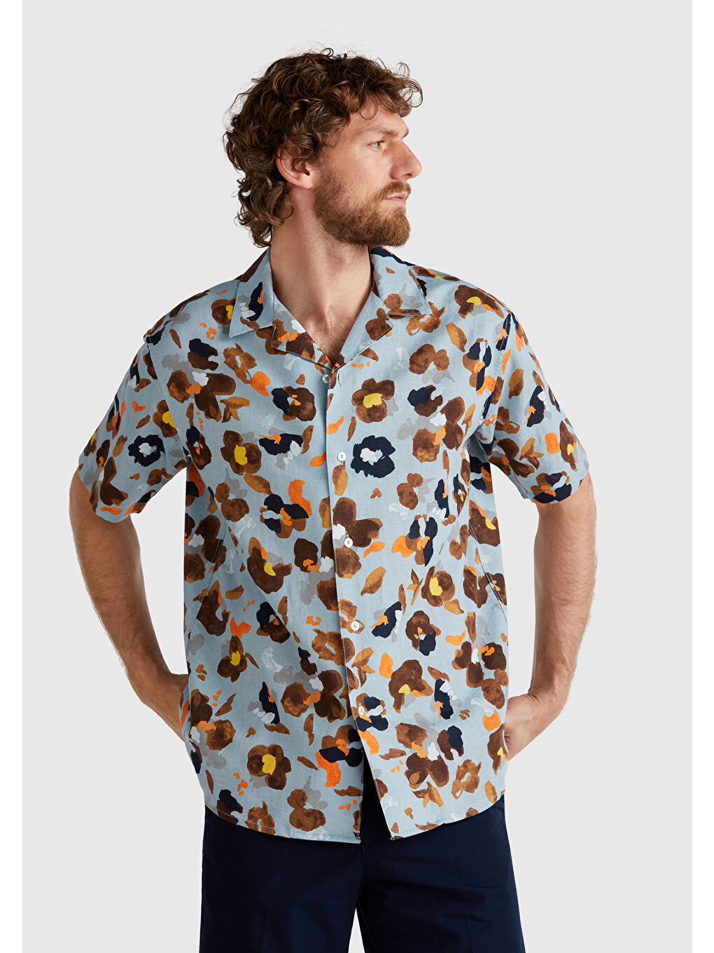Erkek Açık Mavi Pamuk Keten Karışımlı Desenli Bowling Yaka Kısa Kollu Gömlek