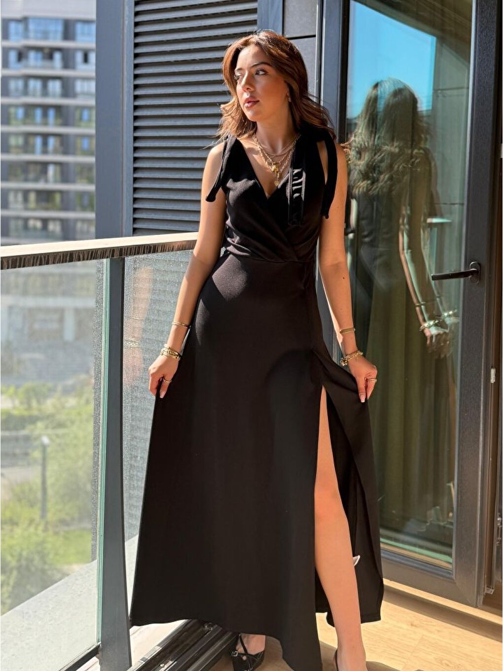 Siyah Kadın Askılı Omuzdan Bağlamalı Kruvaze Yakalı Uzun Yırtmaçlı Janjan Krep Elbise-1