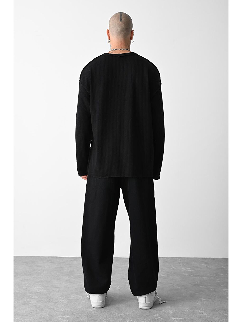 Siyah Dikiş Detaylı Oversize Triko Kazak-2